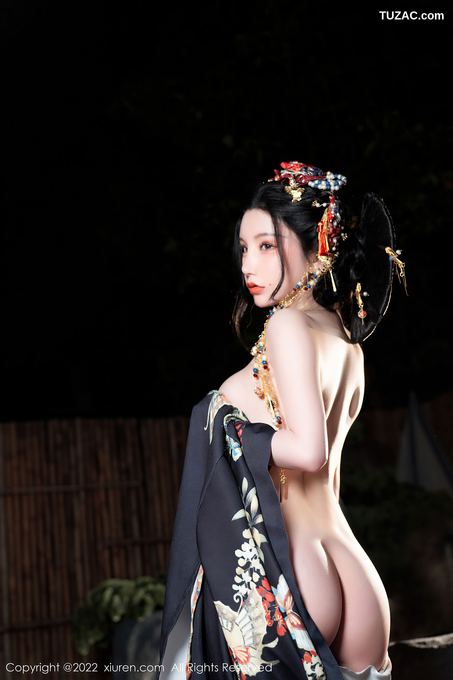 XiuRen-No.5537-周于希-深蓝印花汉服