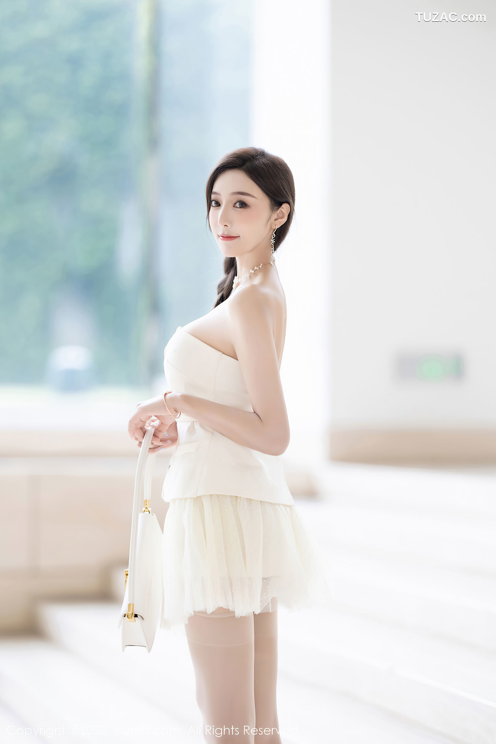 XiuRen-No.5539-王馨瑶-白色抹胸超短纱裙