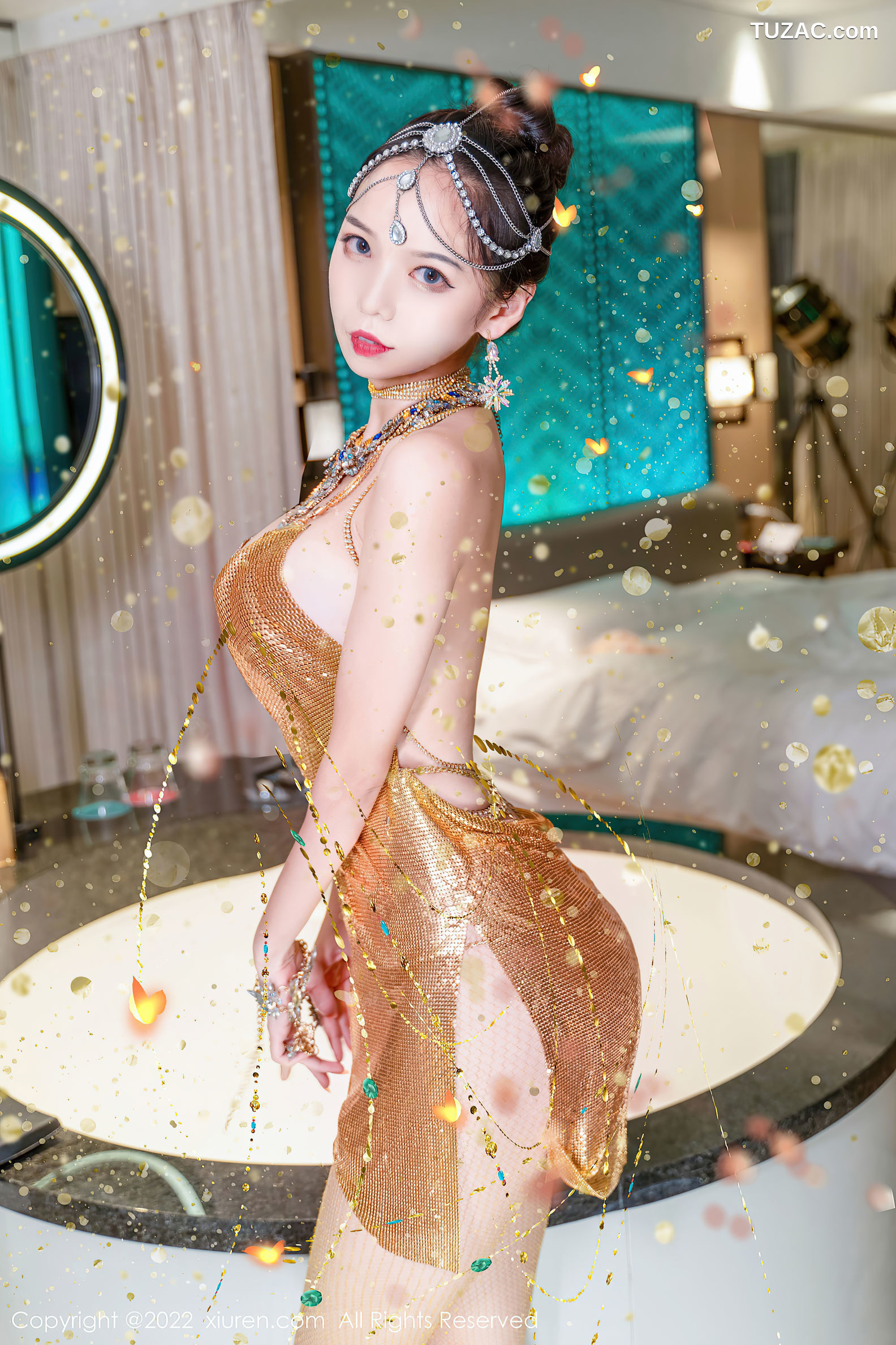 XiuRen-No.5559-大美妞儿-橘色吊带露背短裙