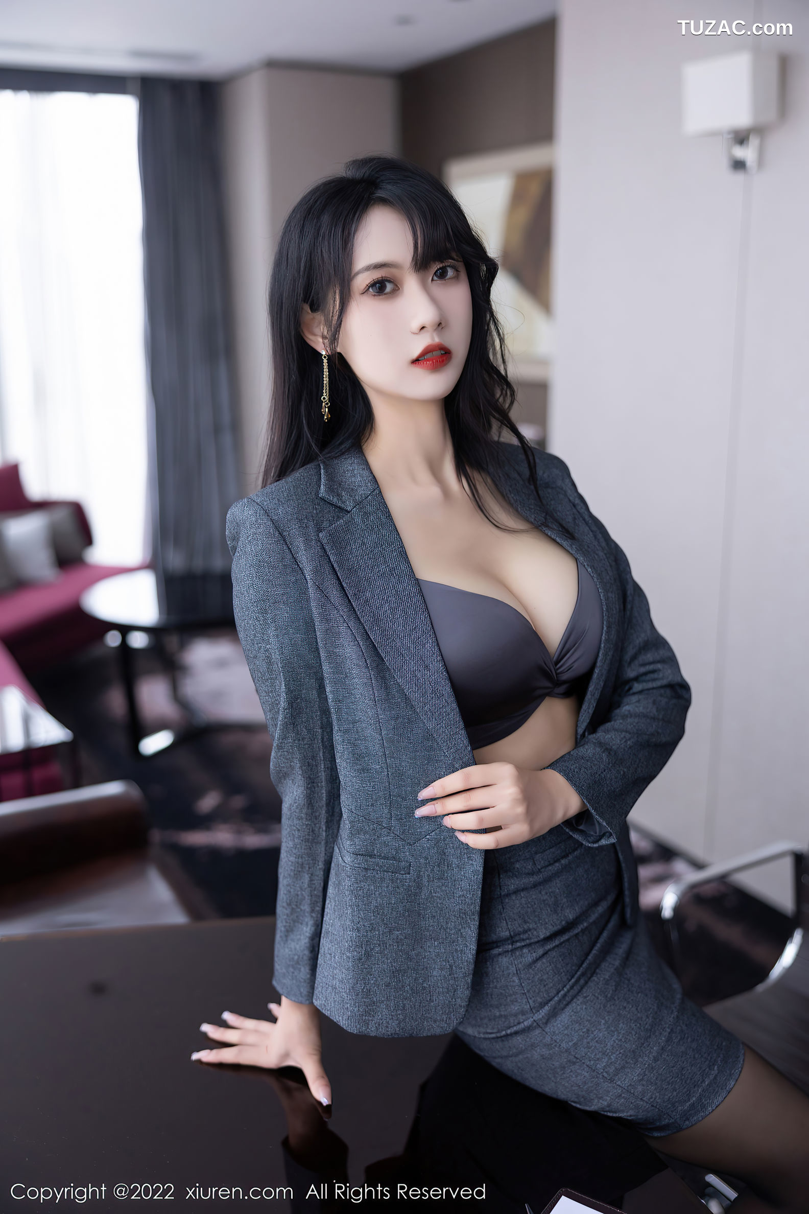 XiuRen-No.5575-林子遥-灰呢职业装黑内衣黑丝