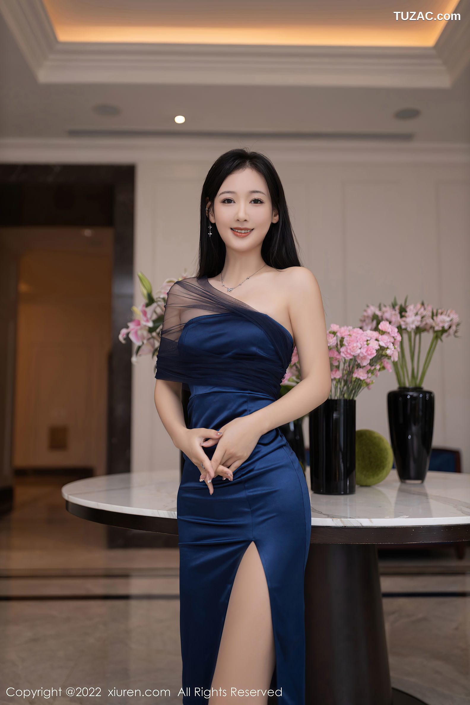 XiuRen-No.5581-唐安琪-蓝缎低胸礼服裙肉丝