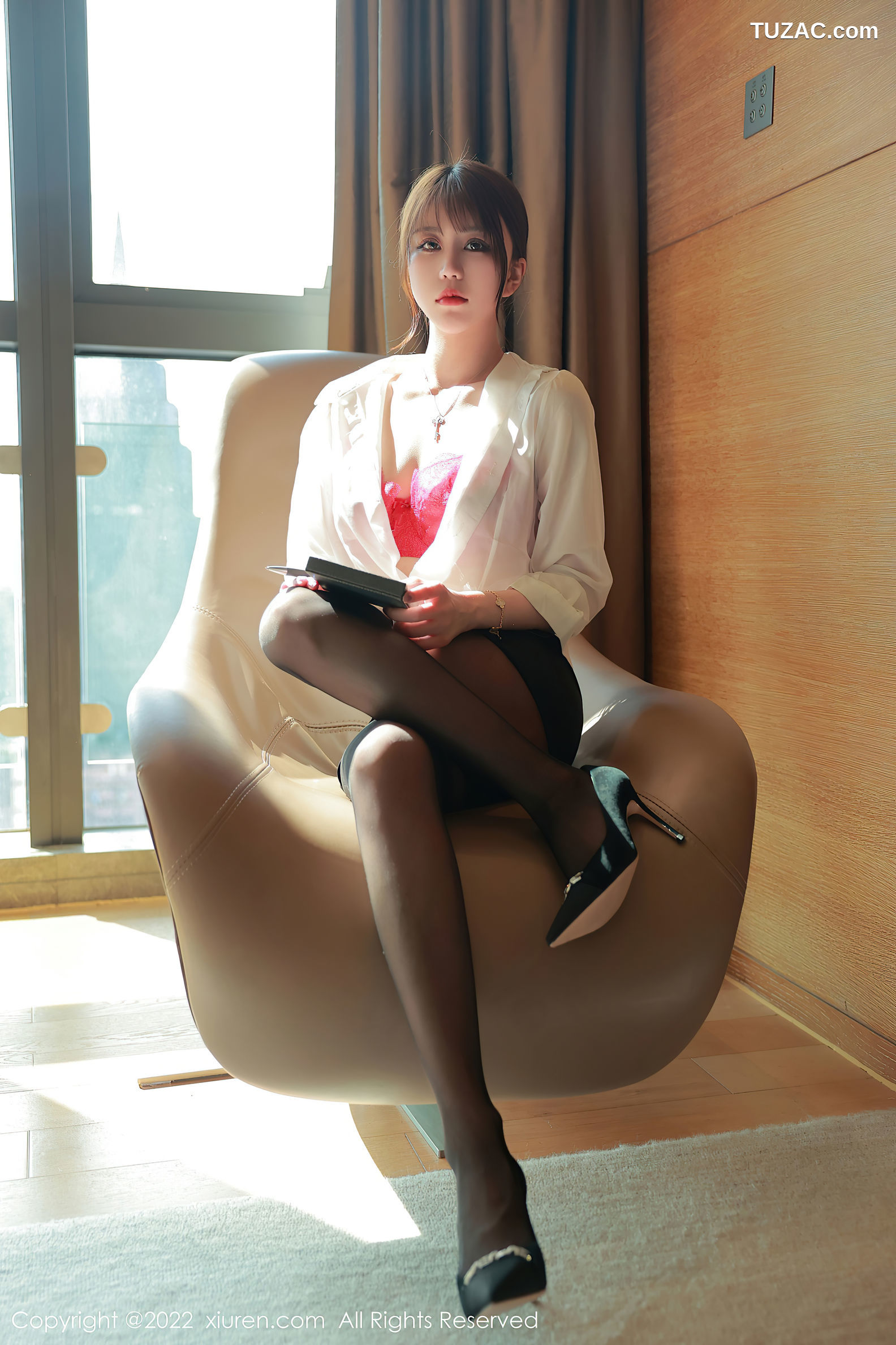 XiuRen-No.5607-甜仔-白山黑短裙秘书装红内衣黑丝