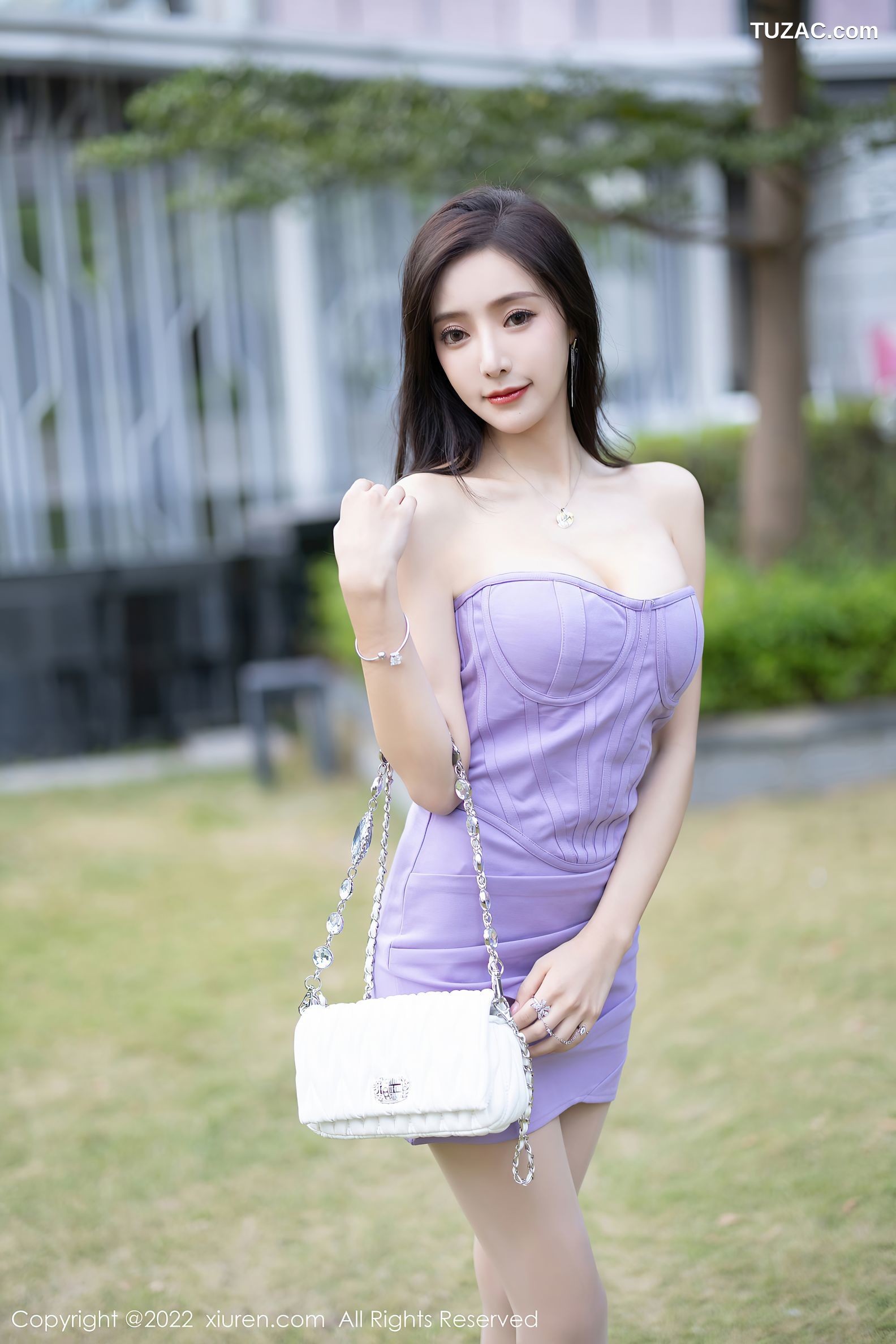 XiuRen-No.5778-王馨瑶-紫色抹胸连衣短裙