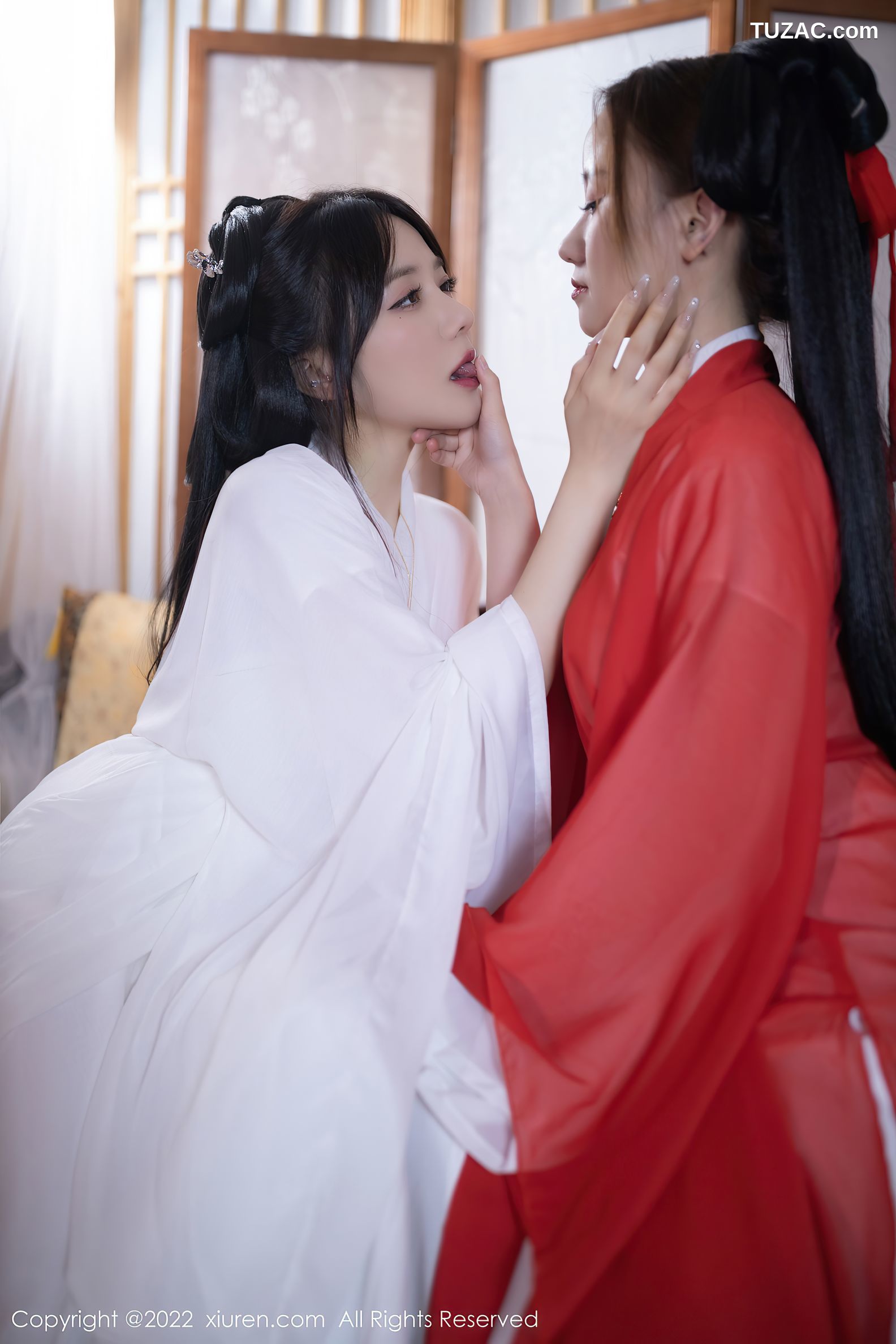 XiuRen-No.5811-鱼子酱-古风白衣红衣姐妹花