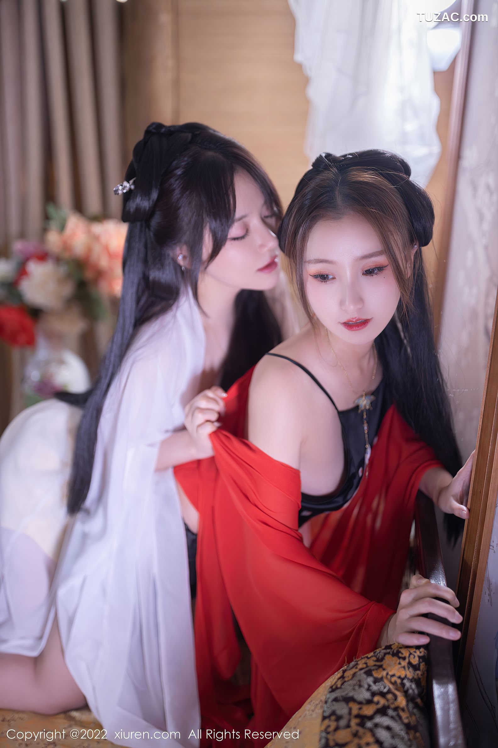 XiuRen-No.5811-鱼子酱-古风白衣红衣姐妹花