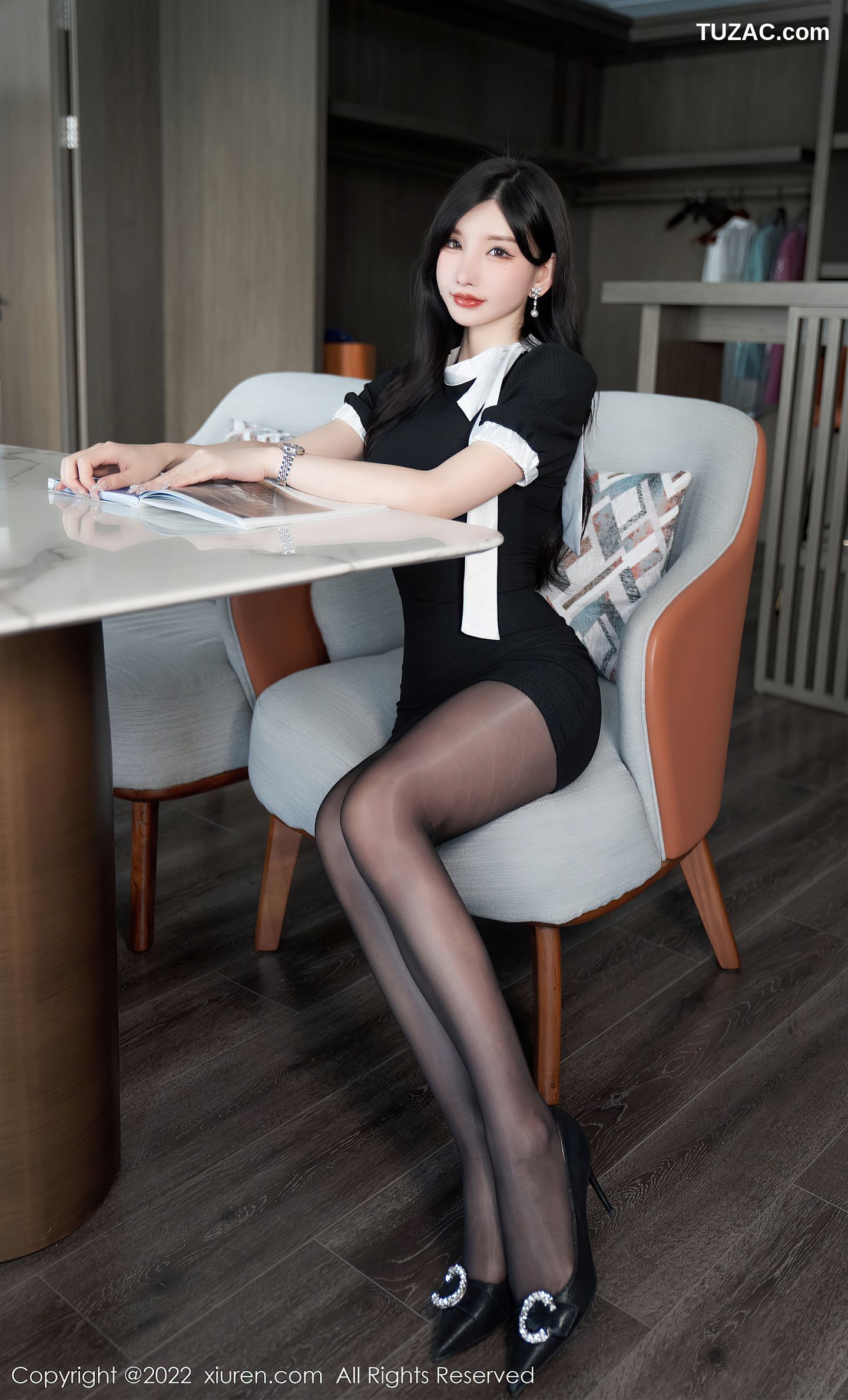 XiuRen-No.5848-周于希-黑职业裙装女秘书调教
