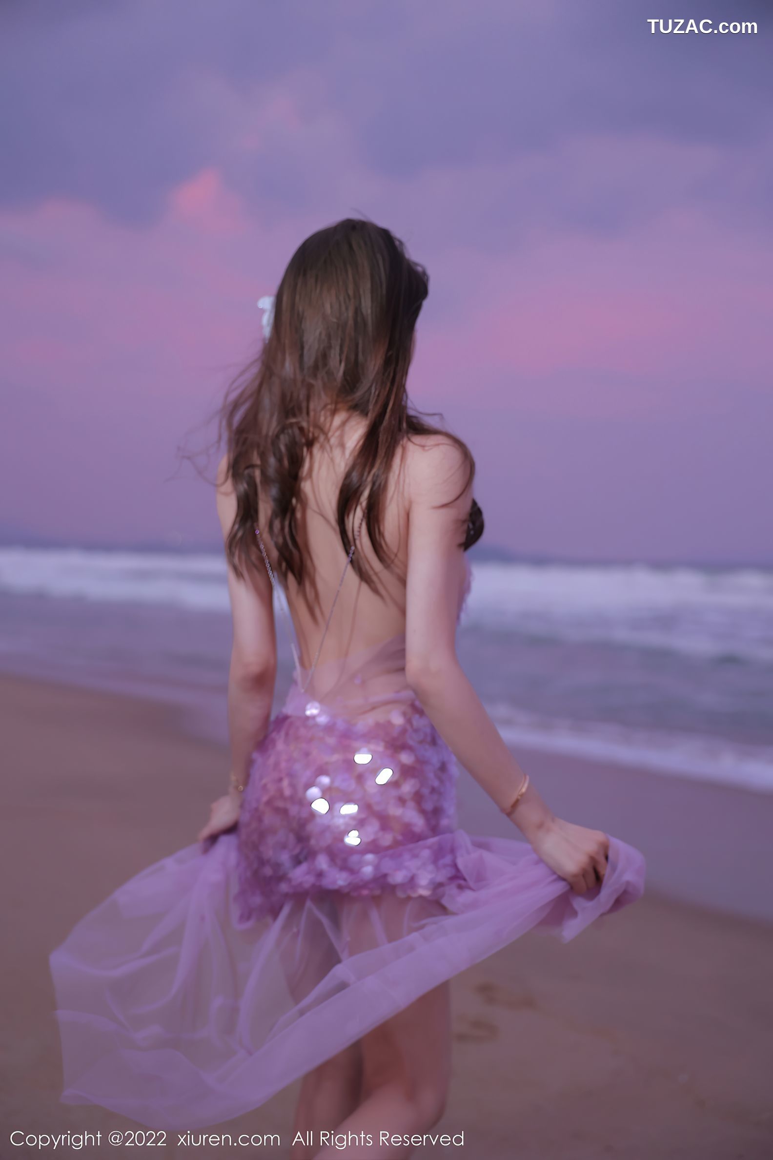 XiuRen-No.5890-甜仔-海南旅拍沙滩场景粉色真空裙