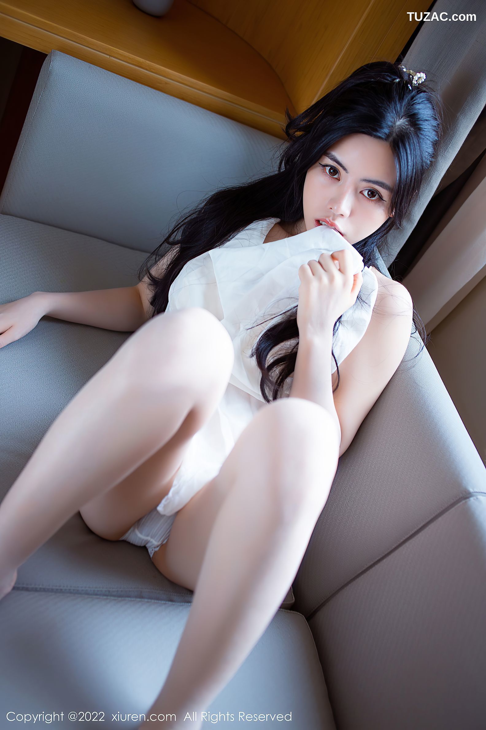 XiuRen-No.5929-白甜-私房多套服饰白色真空系列