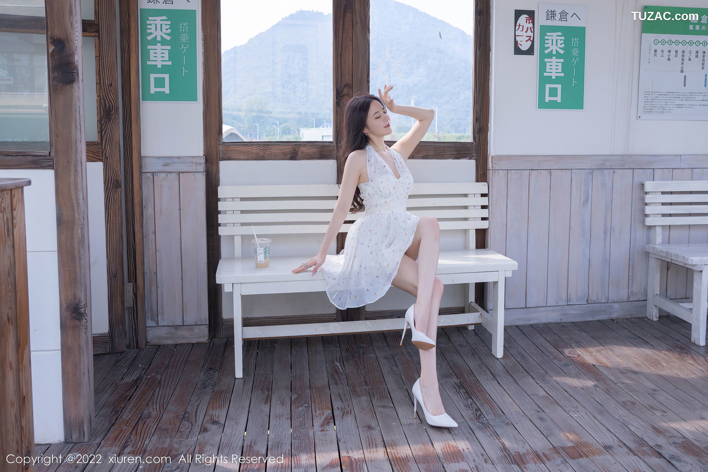 XiuRen-No.5947-鱼子酱-电车场景露肩连衣裙白色蕾丝内衣