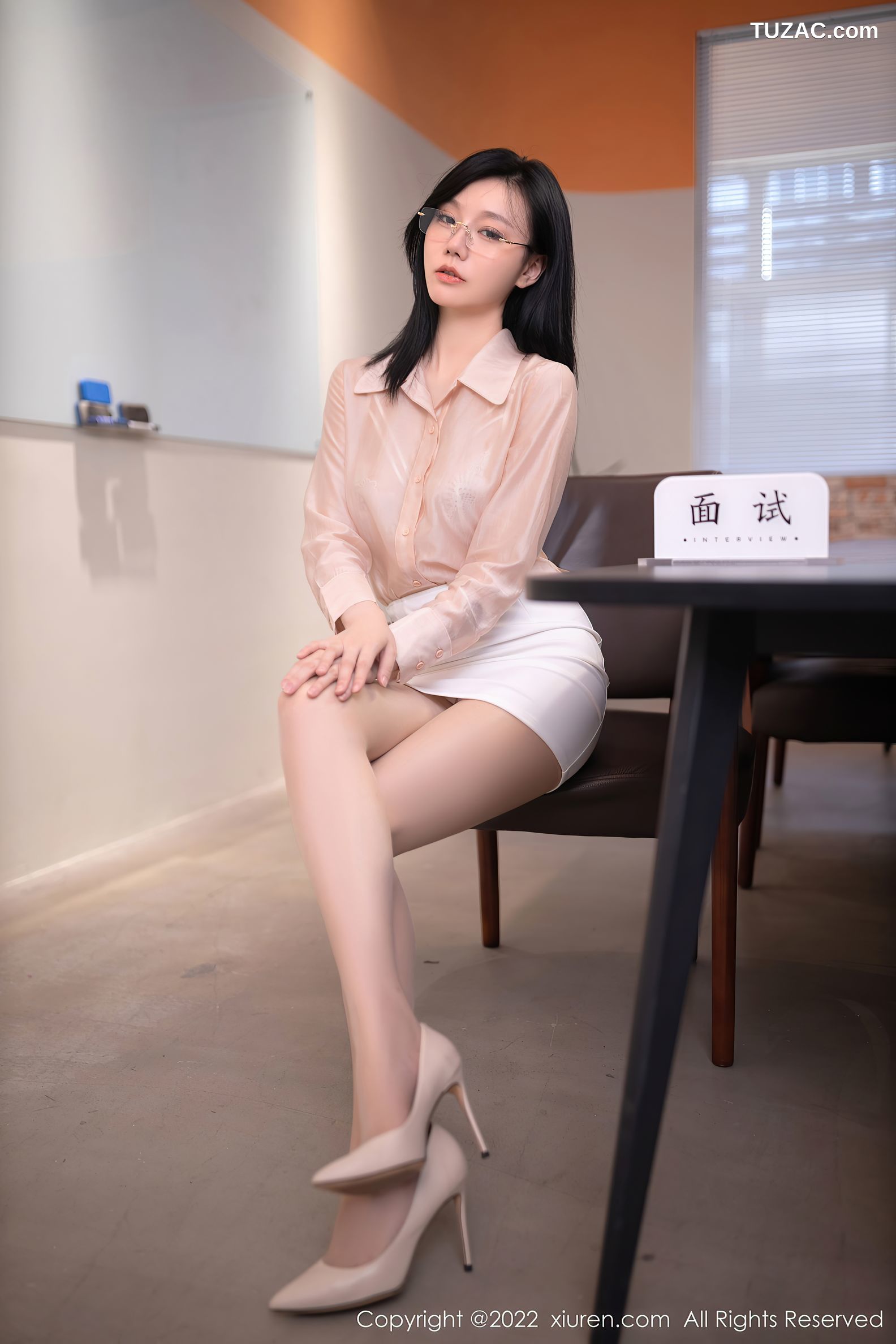 XiuRen-No.5960-安然-浅色上衣白色短裙蕾丝内衣原色丝袜