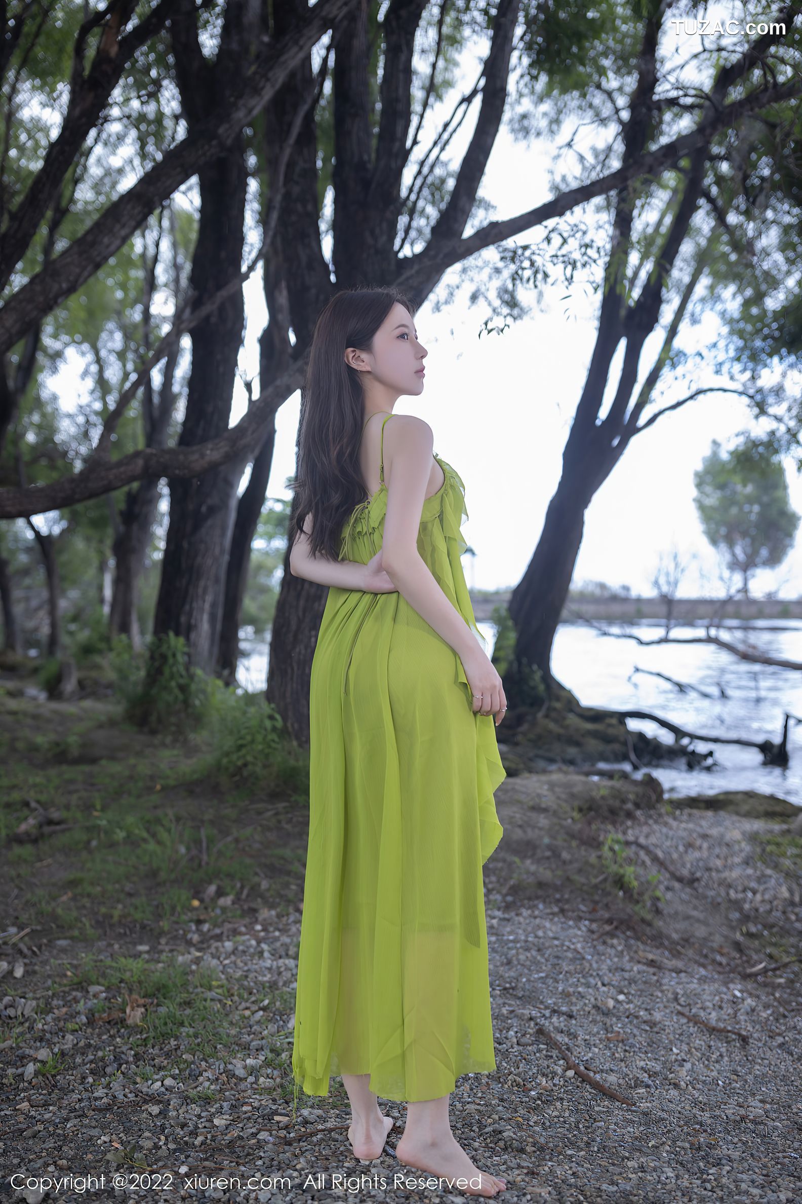 XiuRen-No.5979-鱼子酱-四季拍摄主题性感吊裙系列