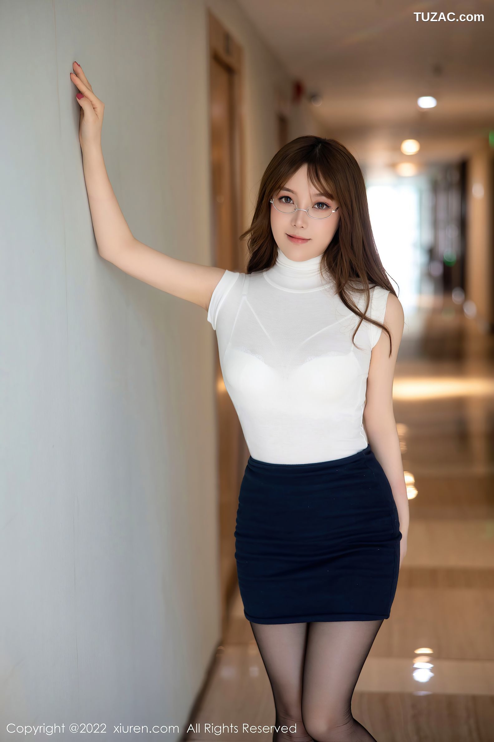 XiuRen秀人网-6005-豆瓣酱-白色轻透衣黑短裙蕾丝内衣