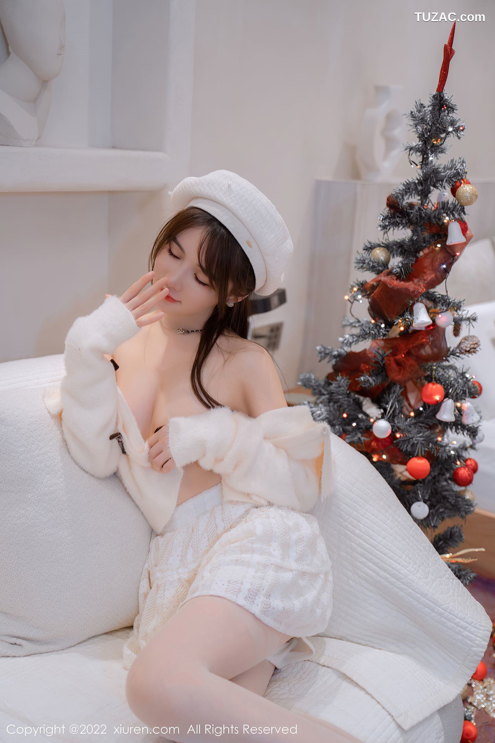 XiuRen秀人网-6025-婠婠么-白色毛线上衣白短裙