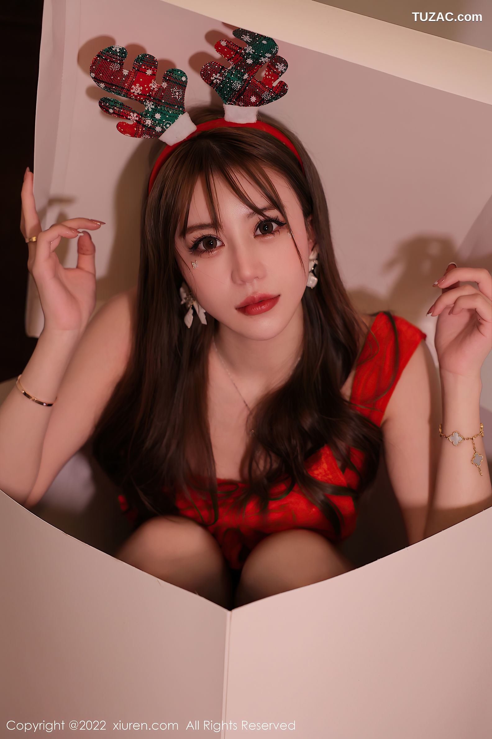 XiuRen秀人网-6031-甜仔-圣诞主题露背服饰肉丝