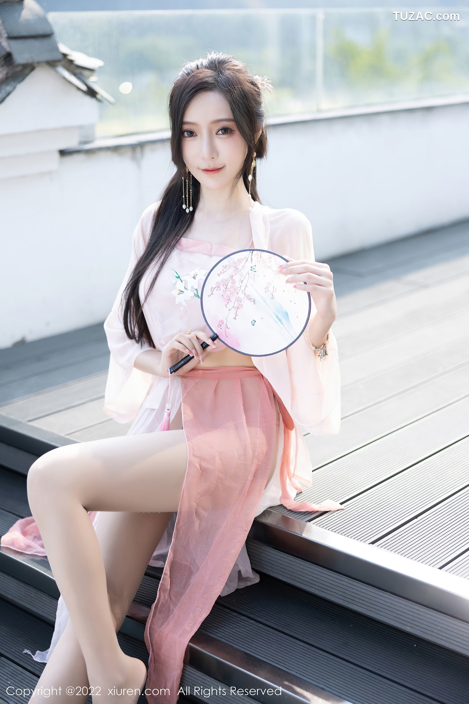 XiuRen秀人网-6040-王馨瑶-粉色肚兜超薄肉丝