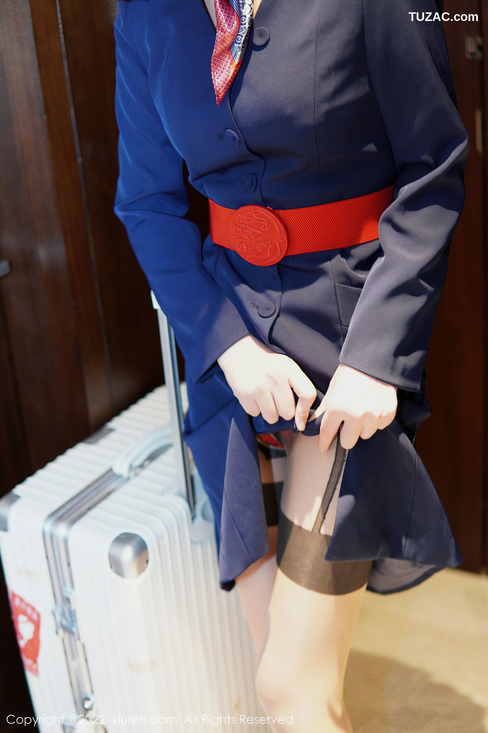 XiuRen秀人网-6048-桃桃子-深蓝空姐制服红色蕾丝内衣