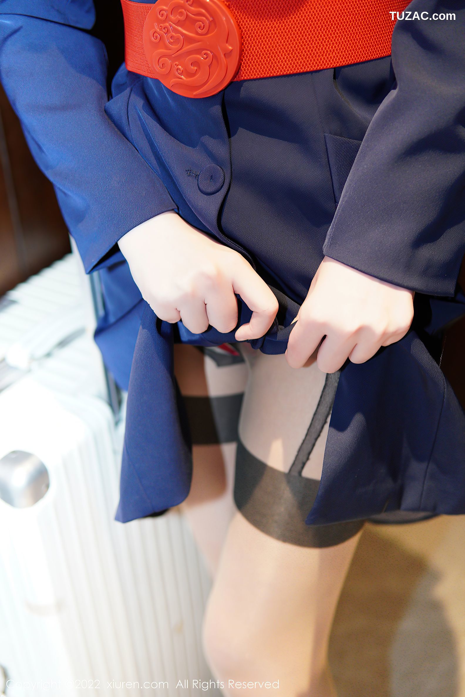XiuRen秀人网-6048-桃桃子-深蓝空姐制服红色蕾丝内衣