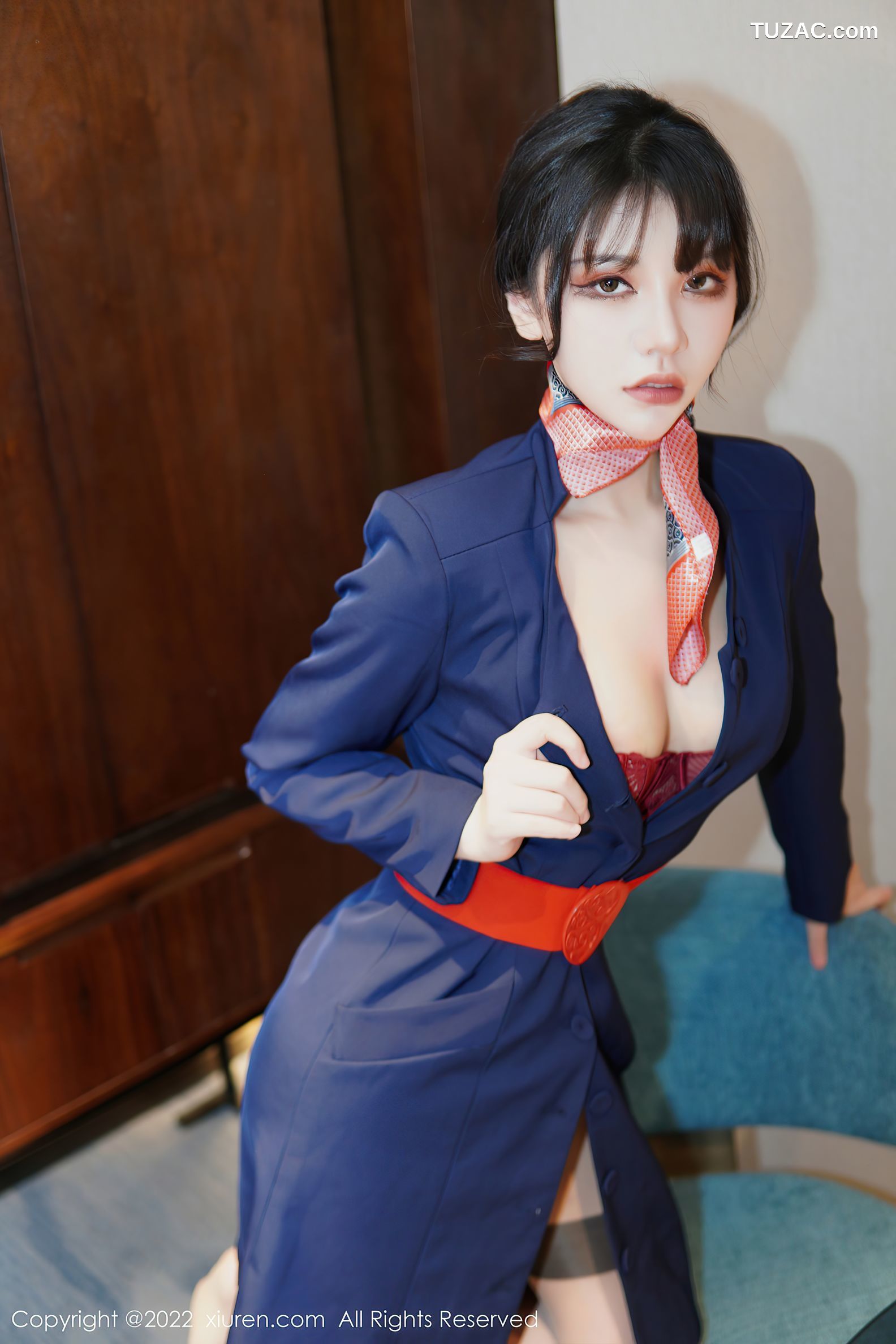 XiuRen秀人网-6048-桃桃子-深蓝空姐制服红色蕾丝内衣