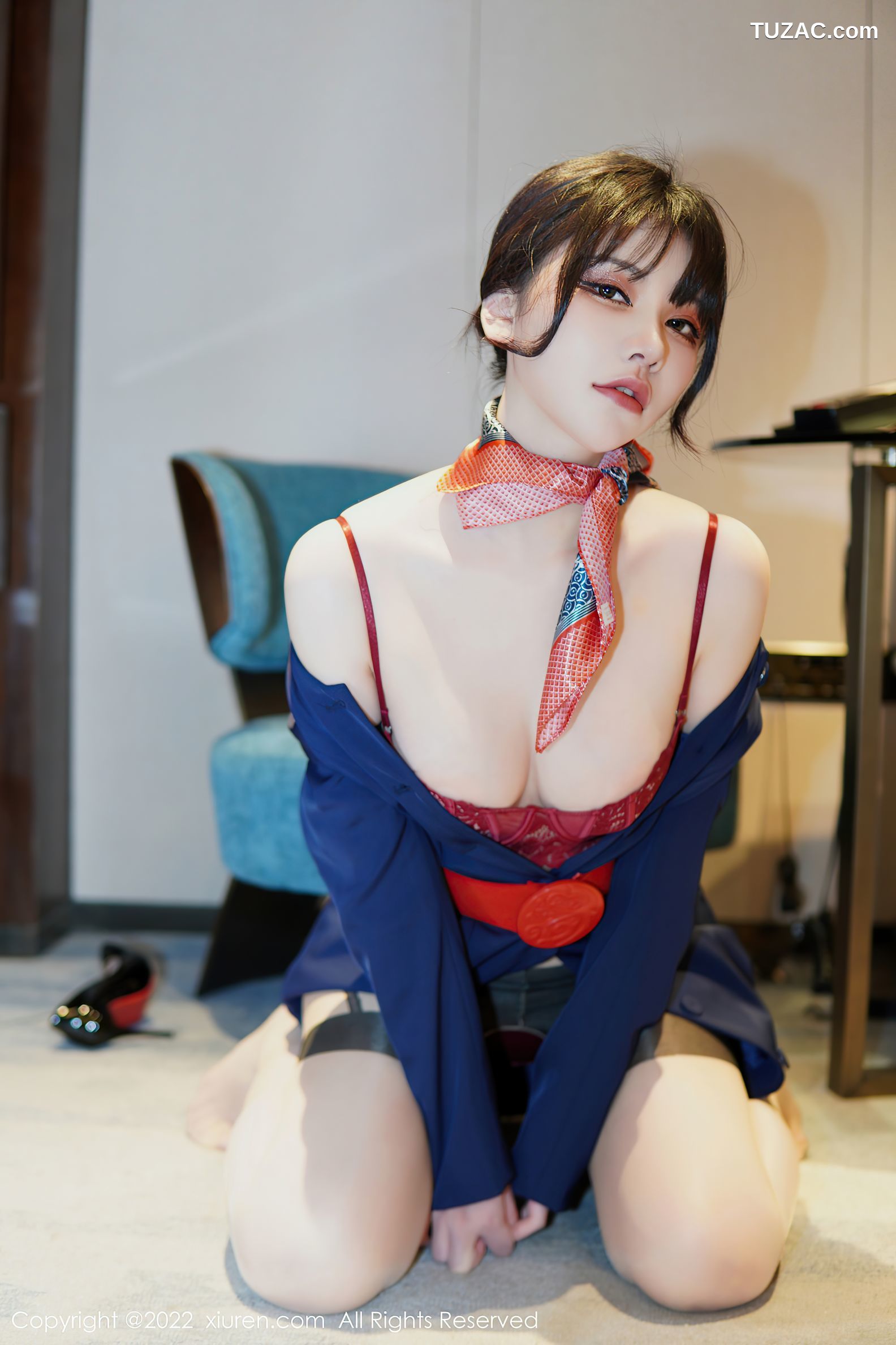 XiuRen秀人网-6048-桃桃子-深蓝空姐制服红色蕾丝内衣