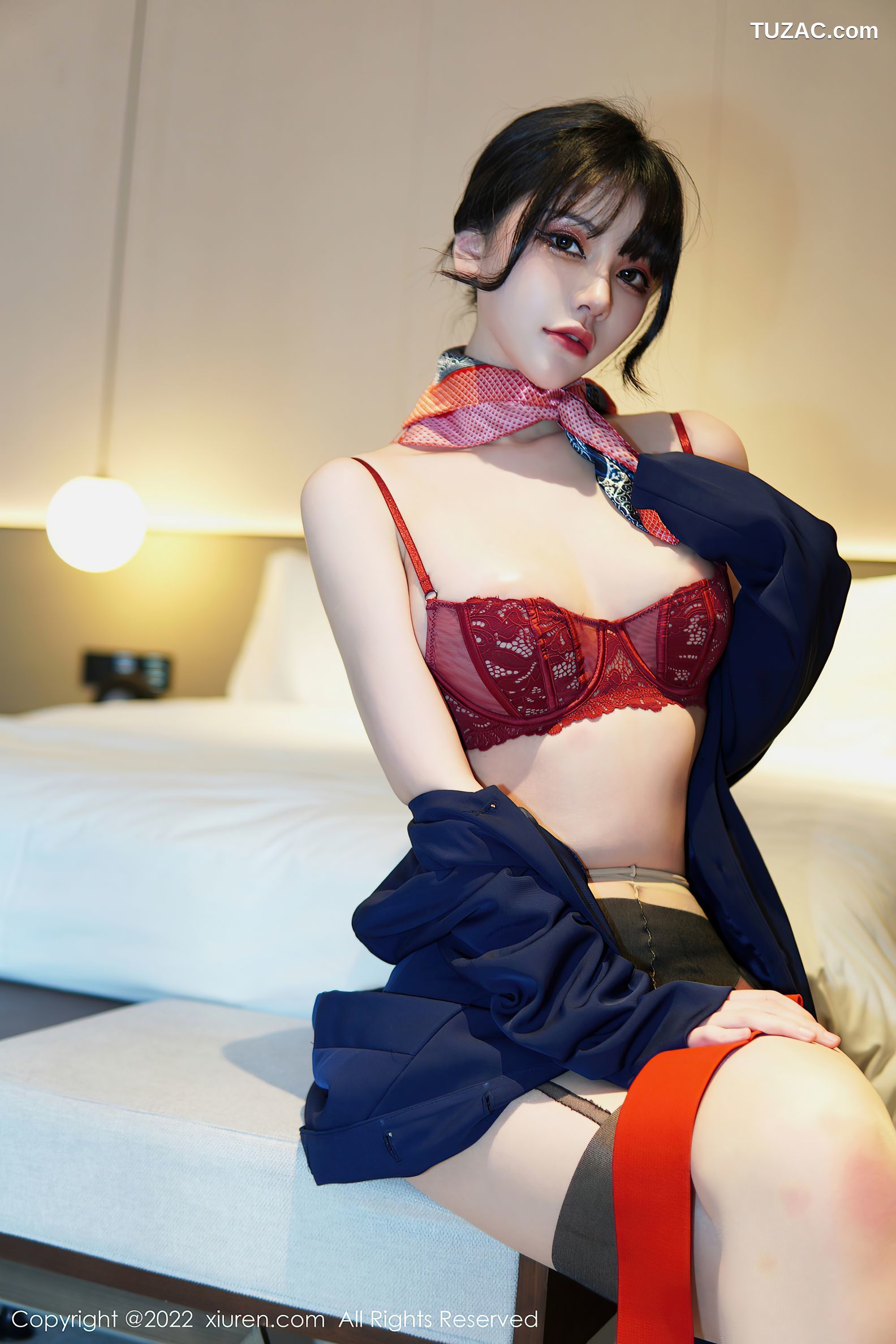 XiuRen秀人网-6048-桃桃子-深蓝空姐制服红色蕾丝内衣