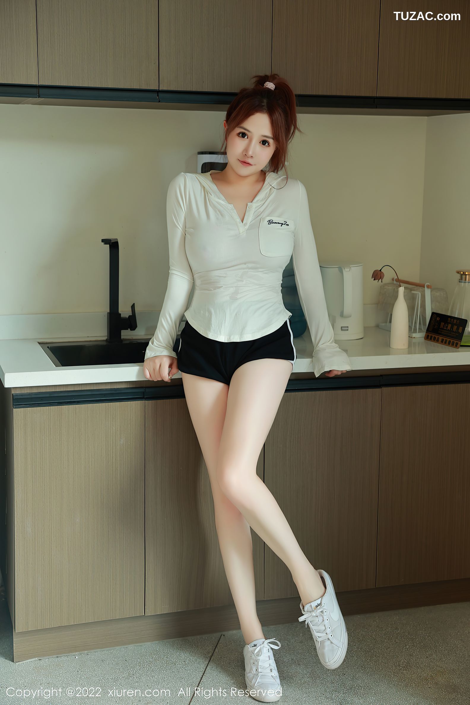 XiuRen秀人网-6067-养乐多-白T恤黑色内衣