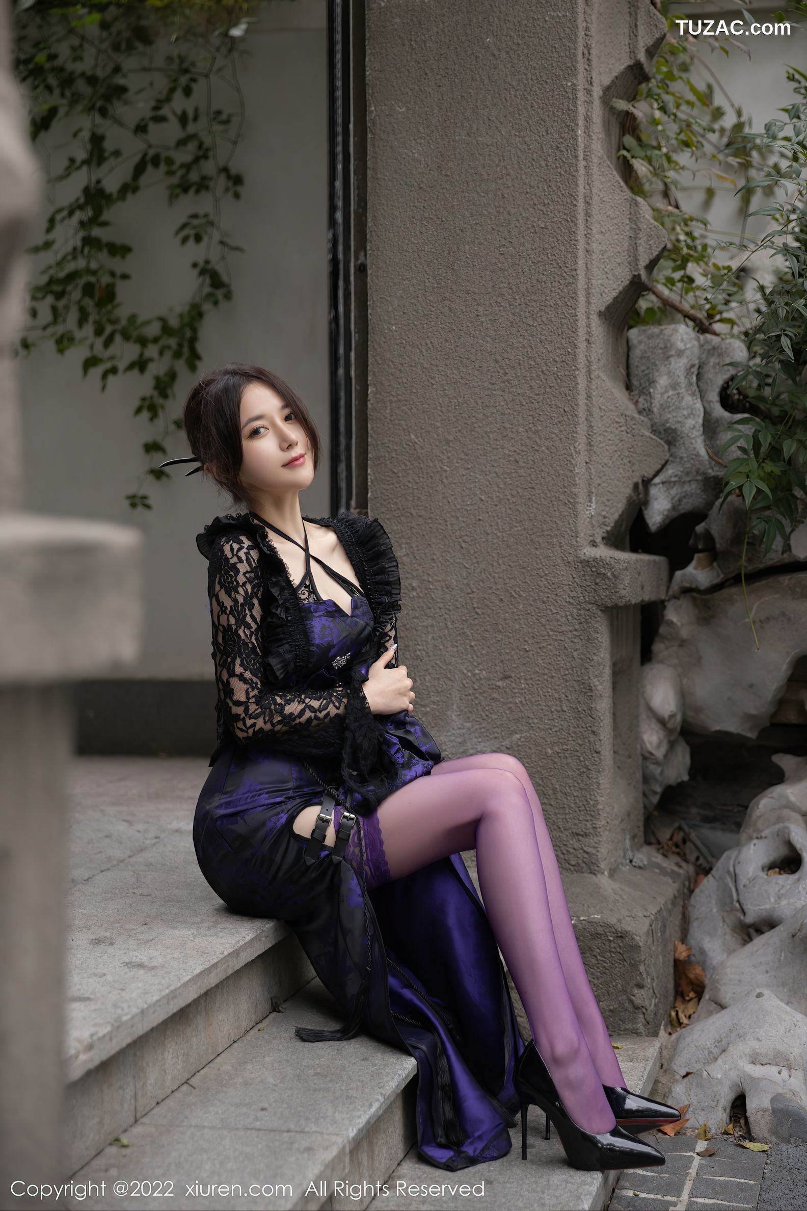 XiuRen秀人网-6074-鱼子酱-独角戏主题露肩连衣裙紫色丝袜