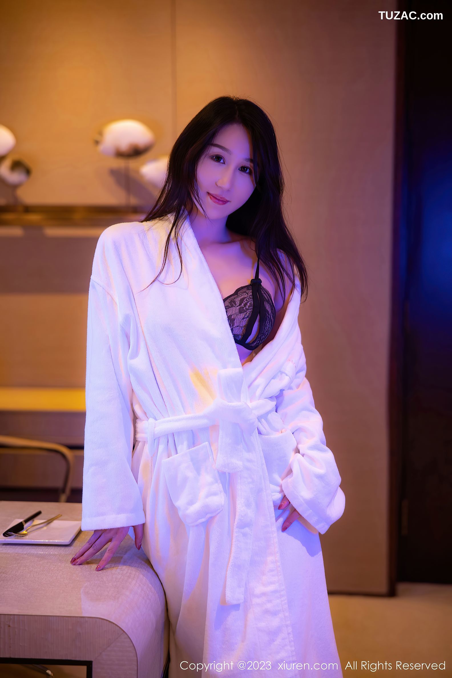XiuRen秀人网-6083-薇薇酱-白色睡袍黑蕾丝内衣