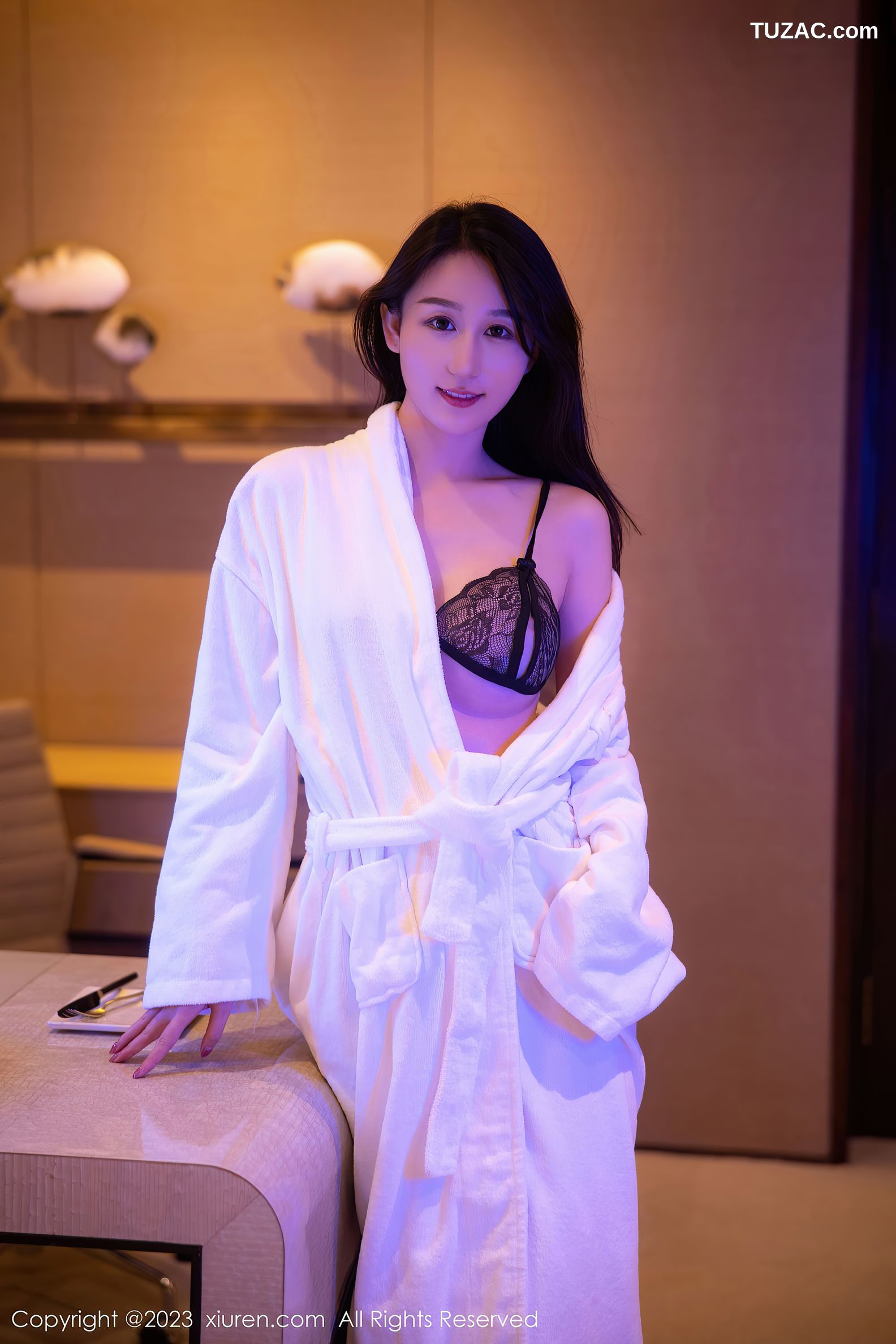 XiuRen秀人网-6083-薇薇酱-白色睡袍黑蕾丝内衣
