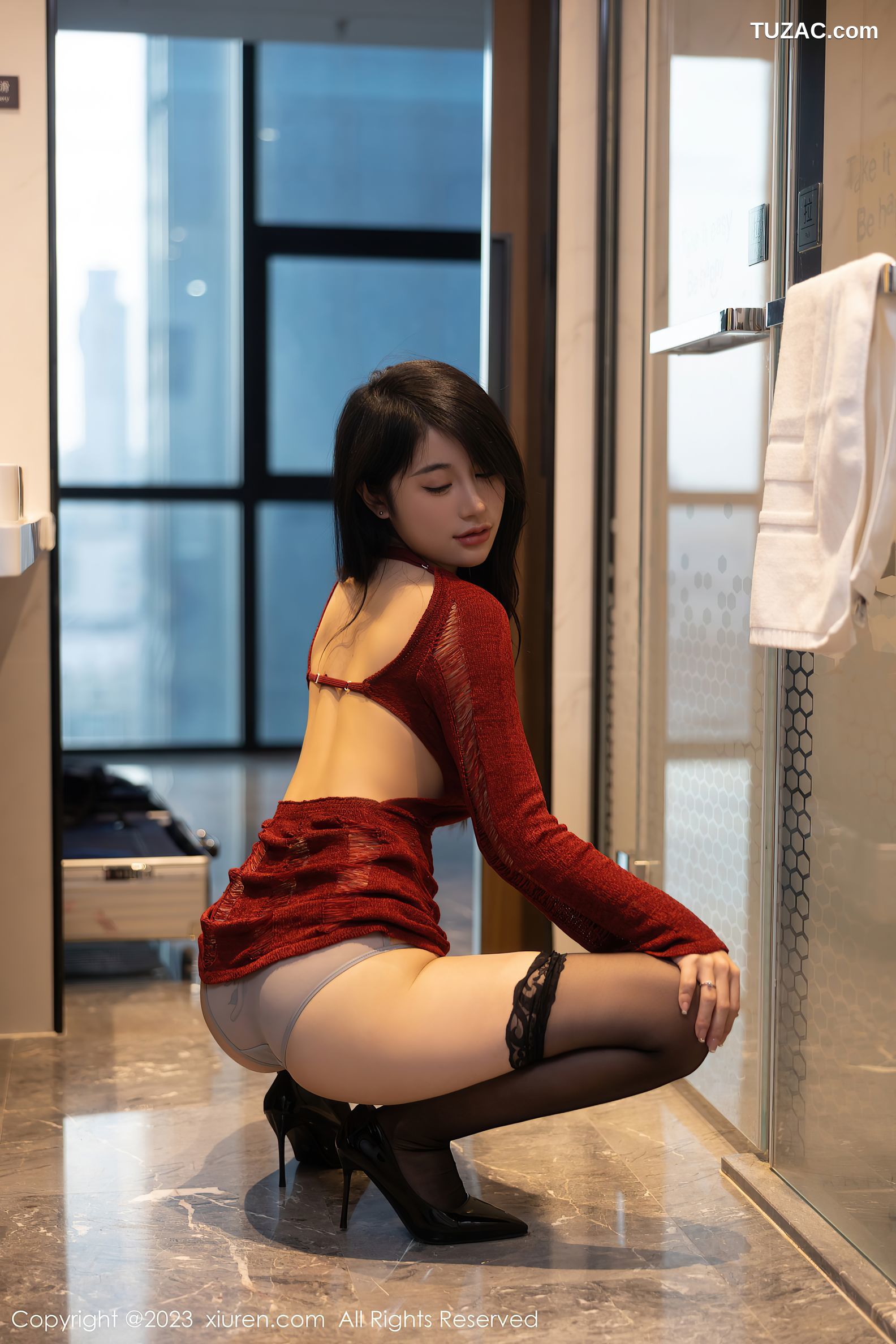 XiuRen秀人网-6087-美七-红色服饰超薄黑丝