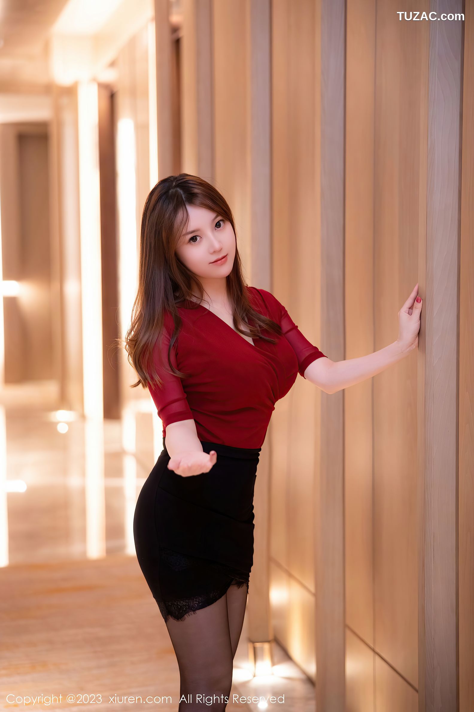 XiuRen秀人网-6096-豆瓣酱-红色服饰黑短裙黑蕾丝内衣