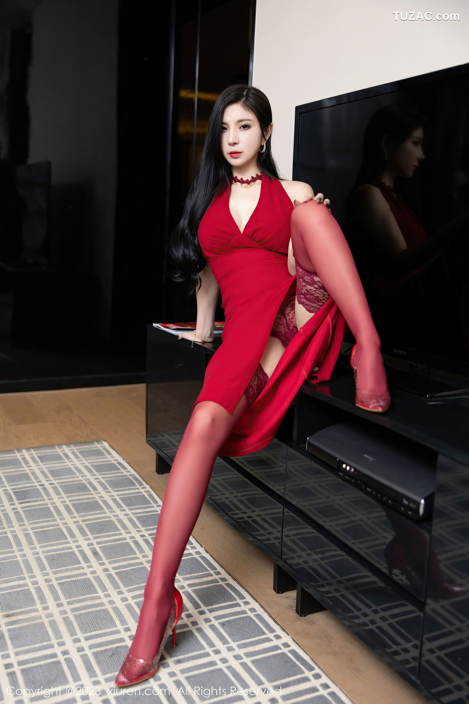 XiuRen秀人网-6140-小蛮妖-红色连衣短裙红色蕾丝内衣