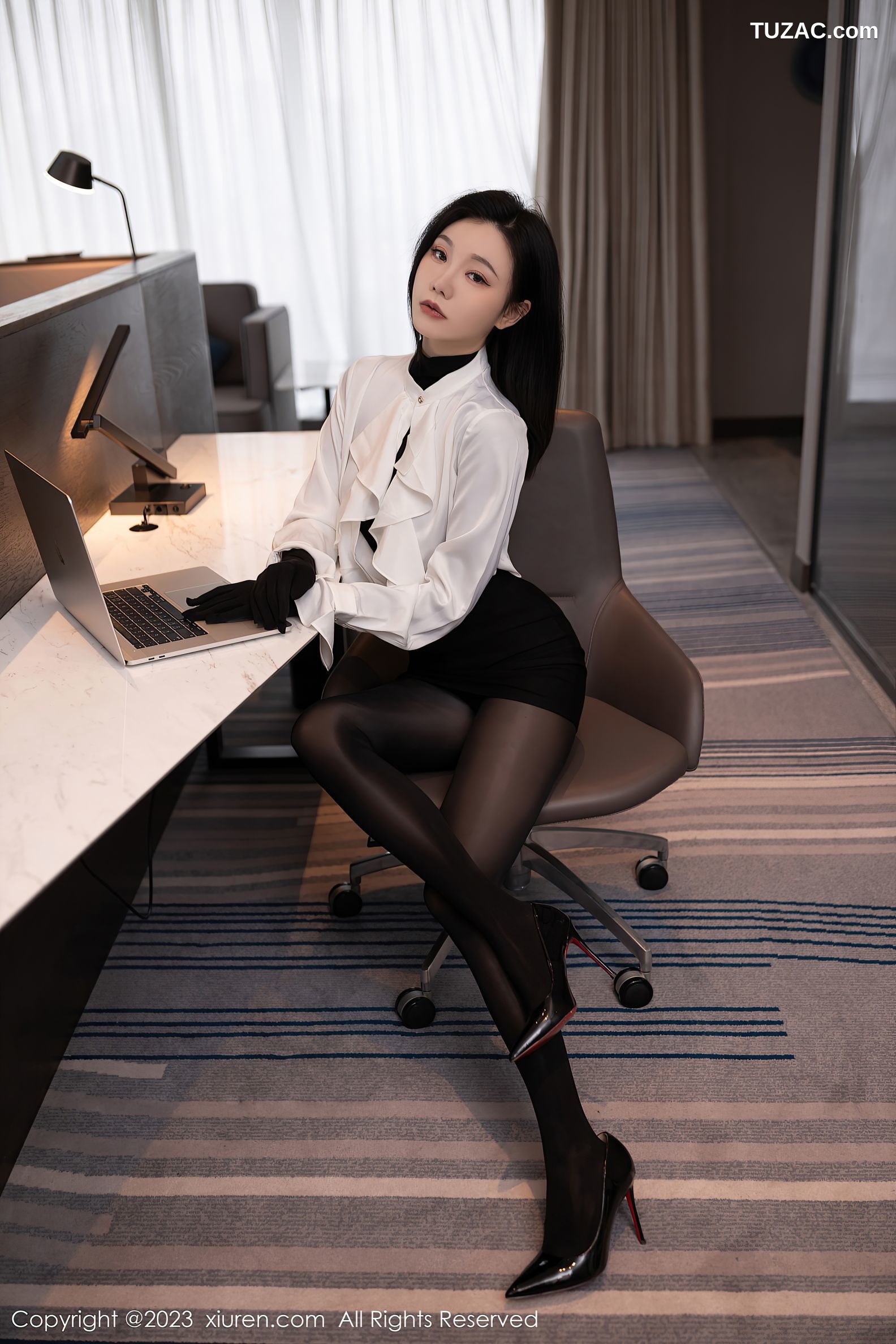 XiuRen秀人网-6185-安然-秘书角色黑色缕空连衣裙-黑色轻透连体衣