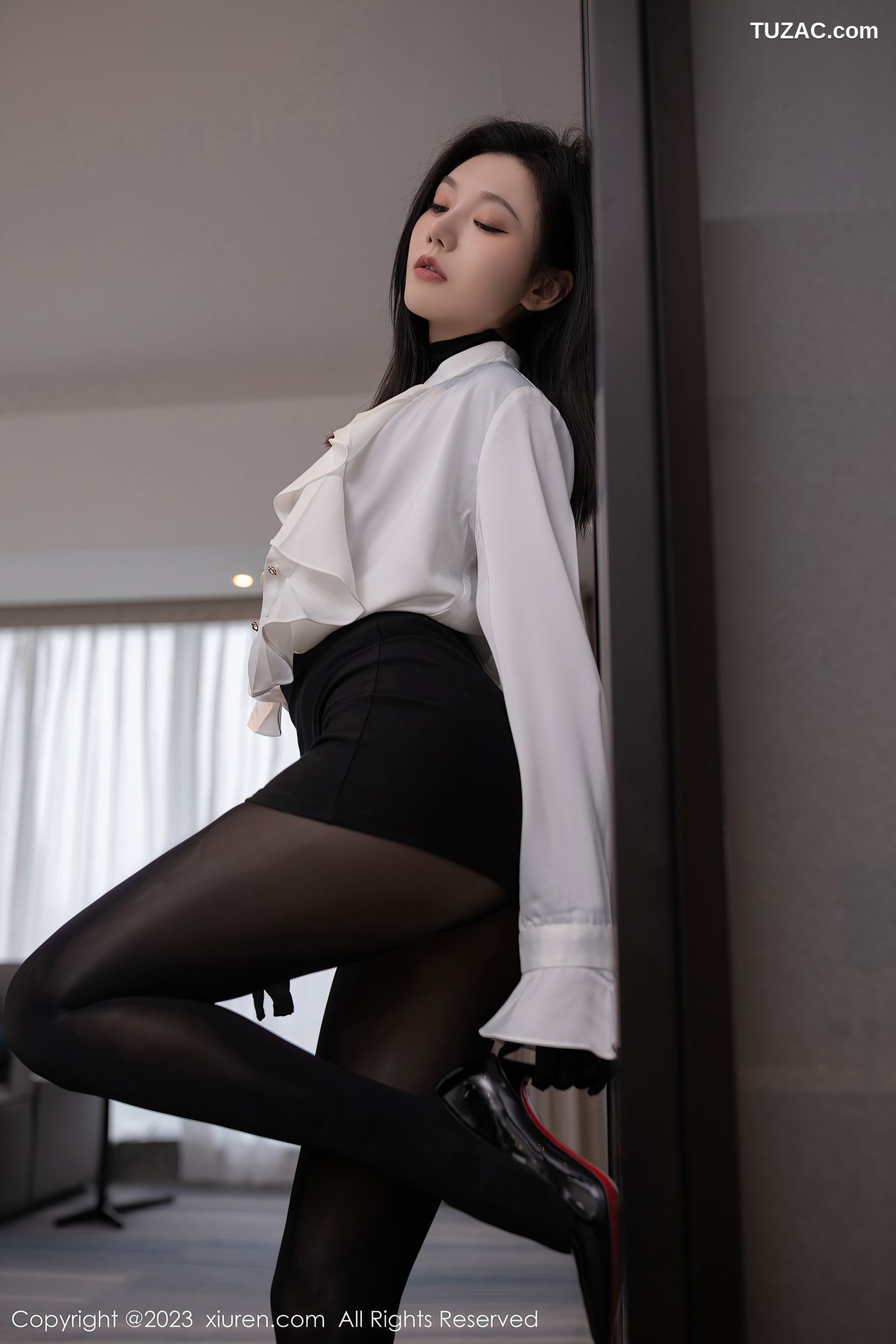 XiuRen秀人网-6185-安然-秘书角色黑色缕空连衣裙-黑色轻透连体衣
