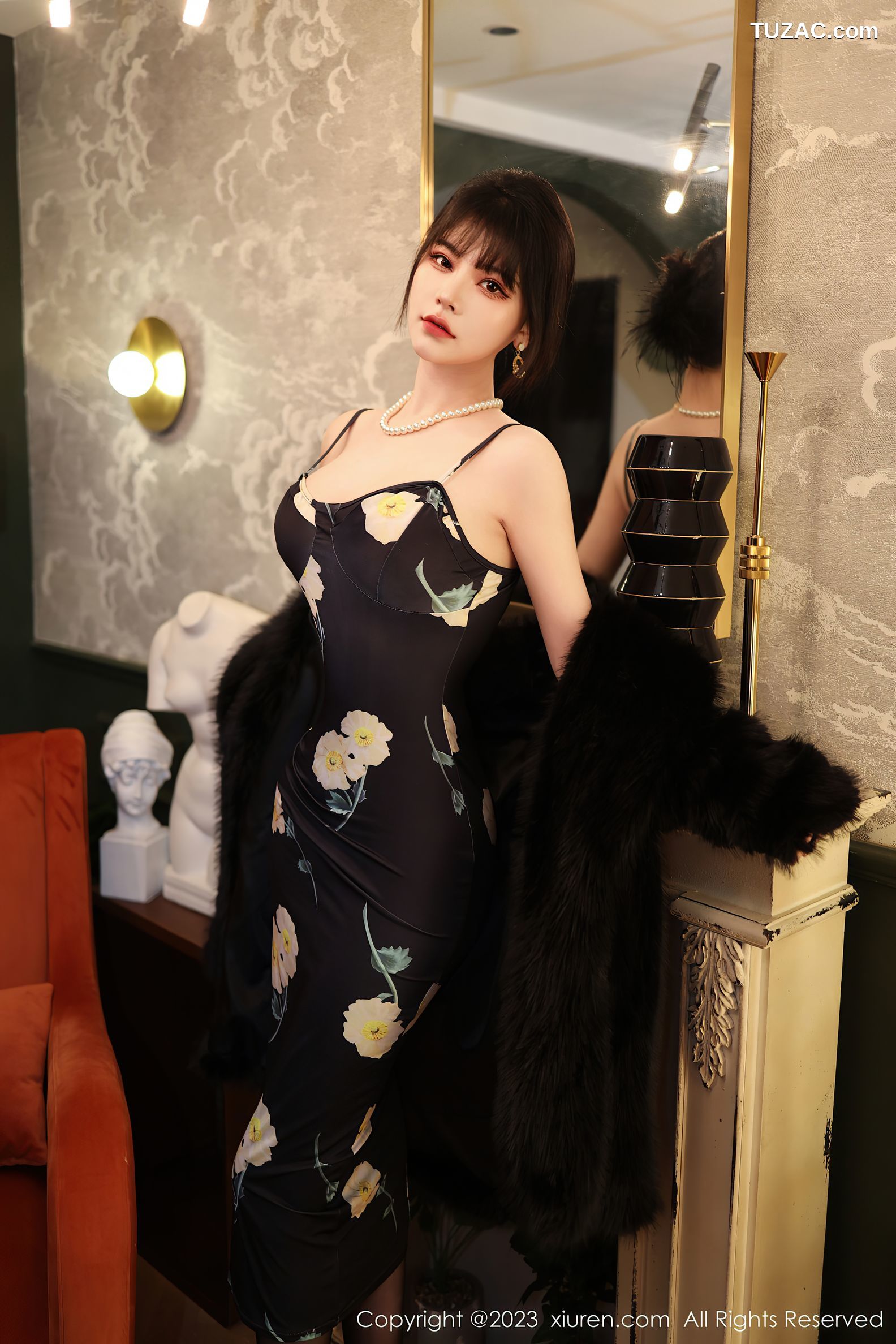 XiuRen秀人网-6220-桃桃子-黑色吊带裙超薄黑丝