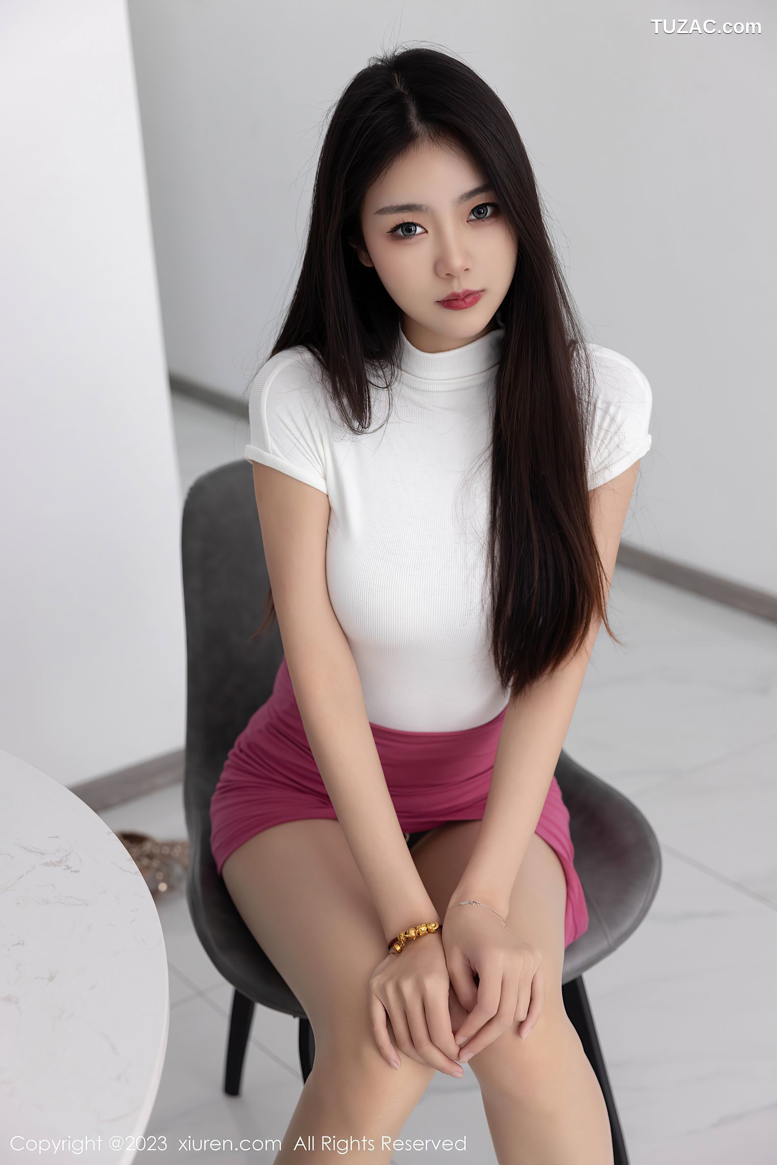 XiuRen秀人网-6239-可乐-白色收身衣红短裙超薄肉丝