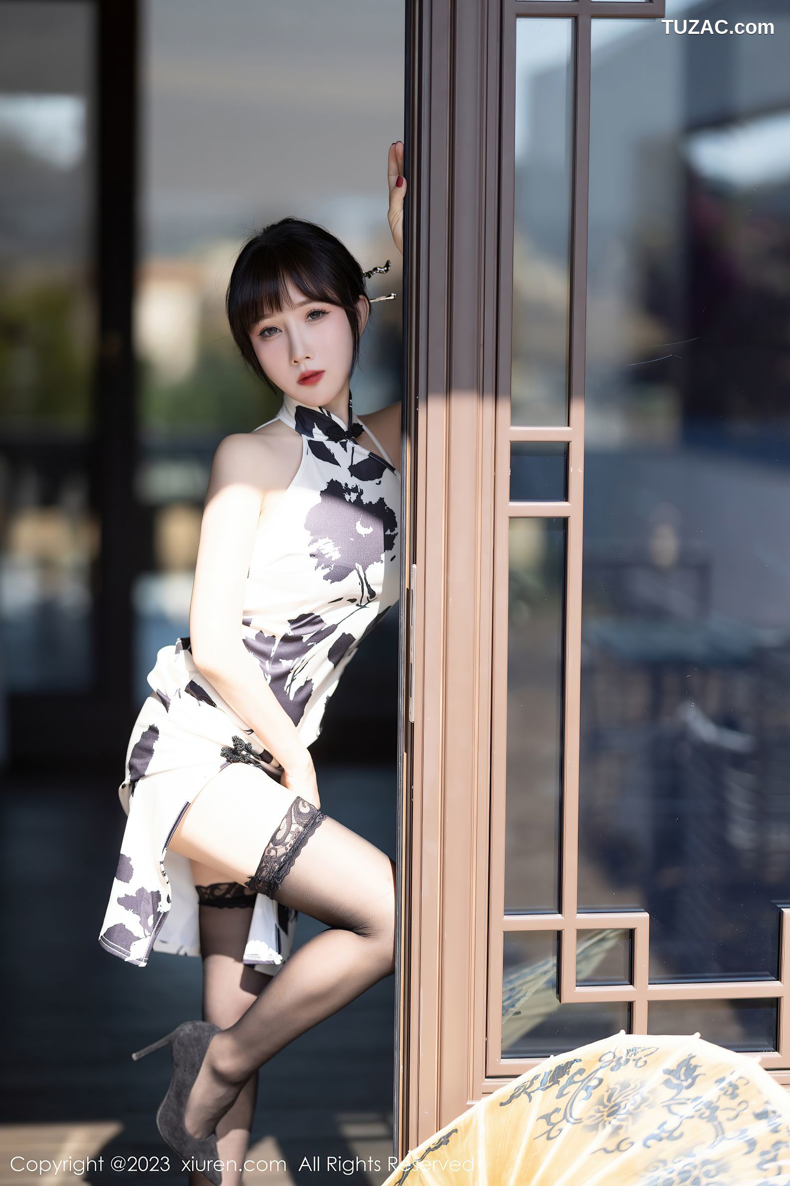 XiuRen秀人网-6241-波巧酱-白色印花旗袍黑色蕾丝