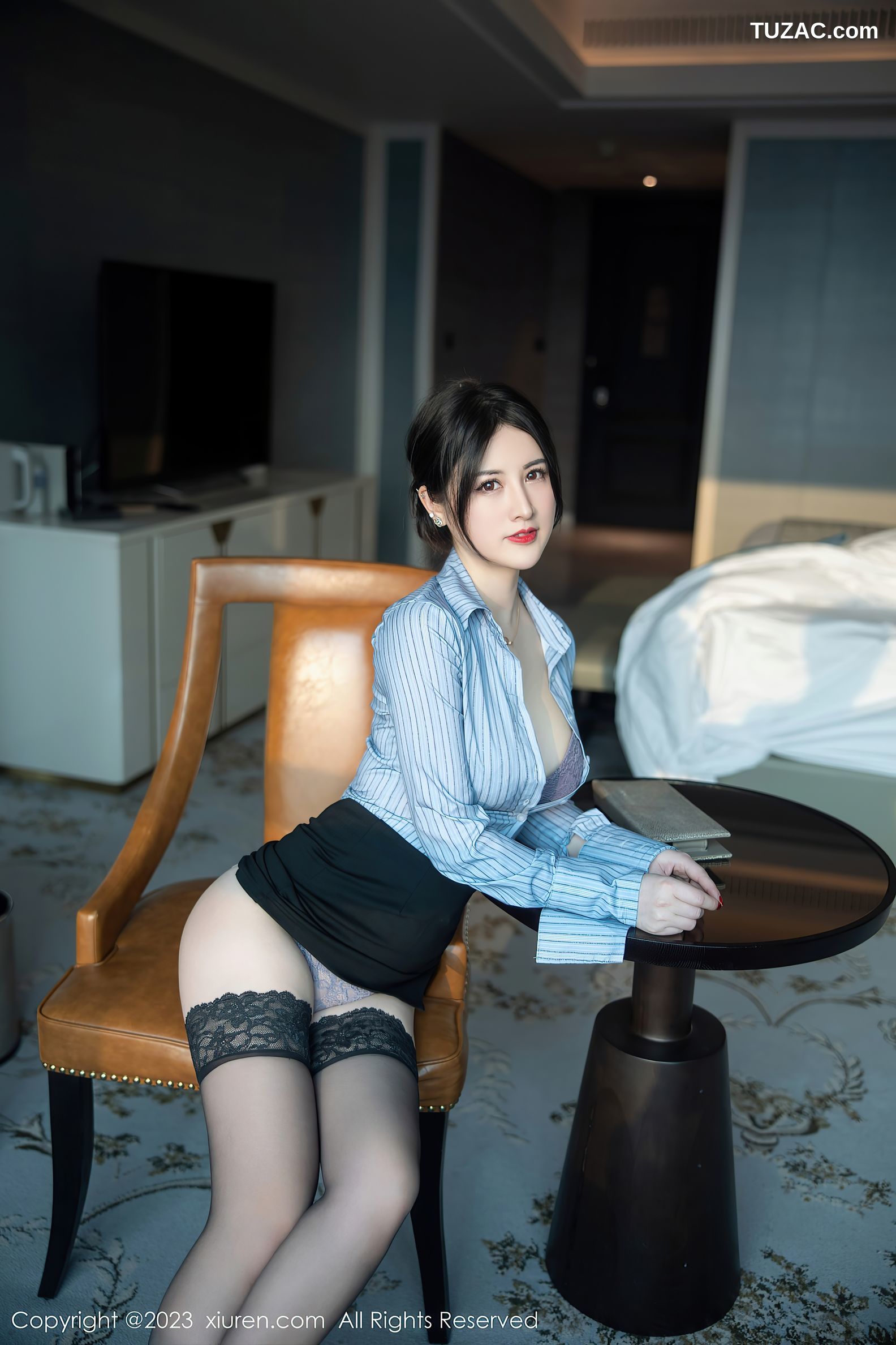 XiuRen秀人网-6343-诗诗Kiki-条纹T恤黑短裙性感蕾丝内衣黑丝-2023.03.01