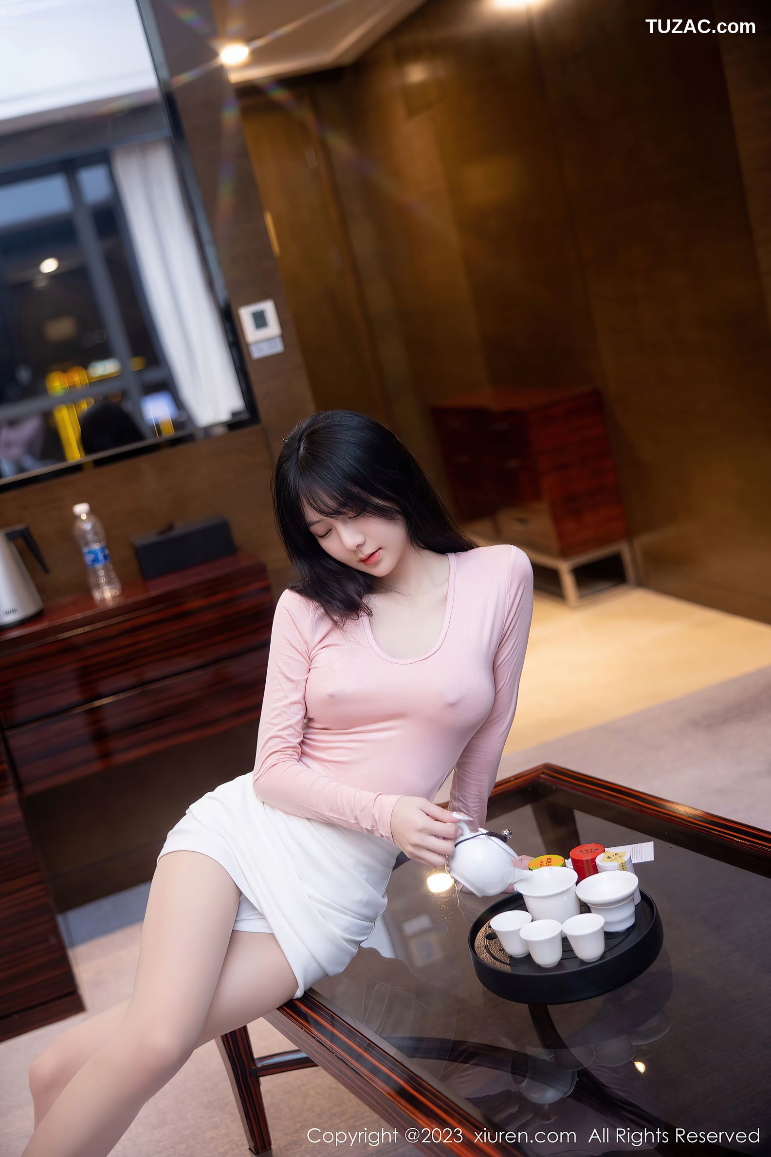 XiuRen秀人网-6367-谢小蒽-粉色上衣白短裙超薄肉丝-2023.03.06