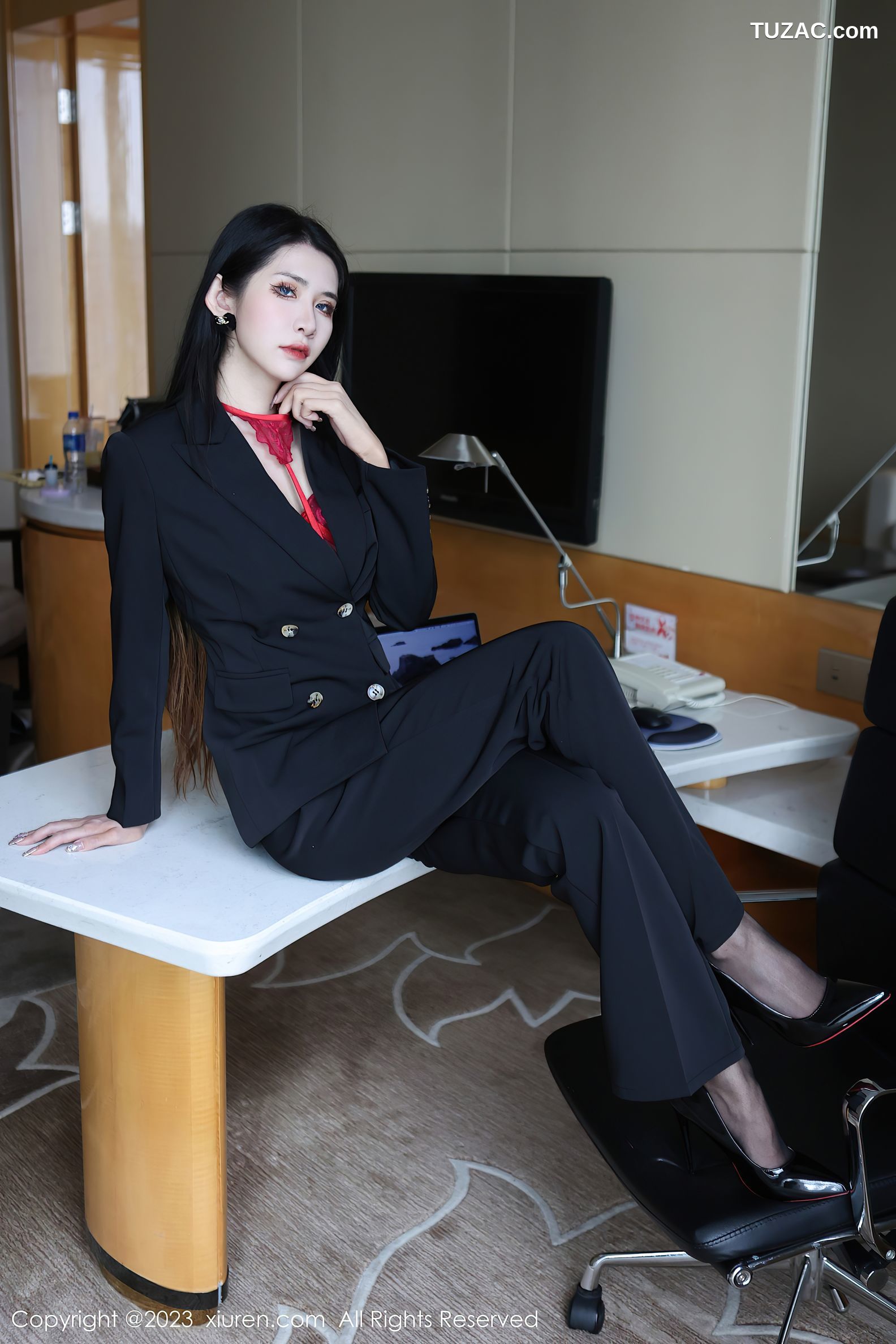 XiuRen秀人网-6402-依娜Yina-深色西服红色蕾丝内衣-2023.03.13