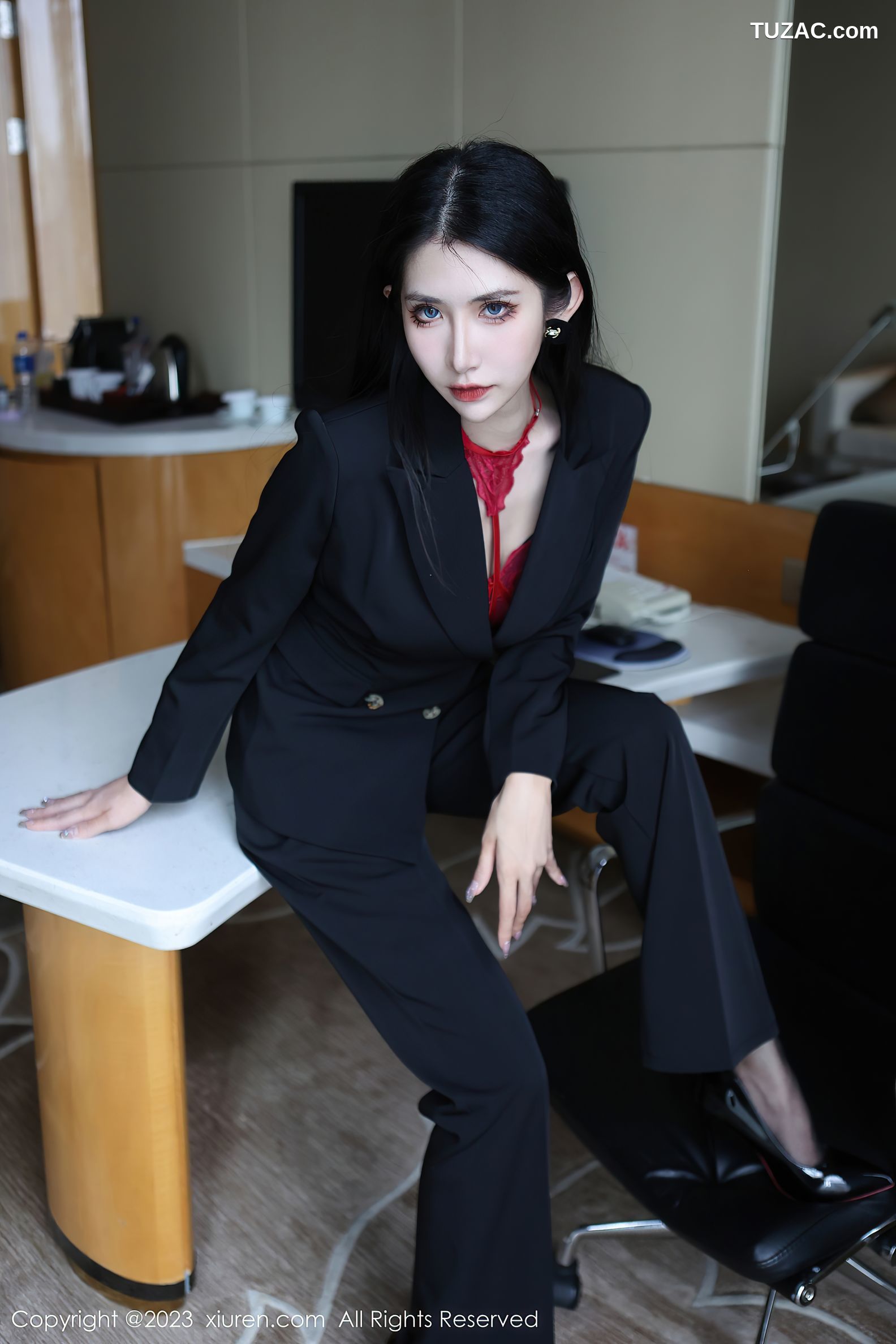 XiuRen秀人网-6402-依娜Yina-深色西服红色蕾丝内衣-2023.03.13