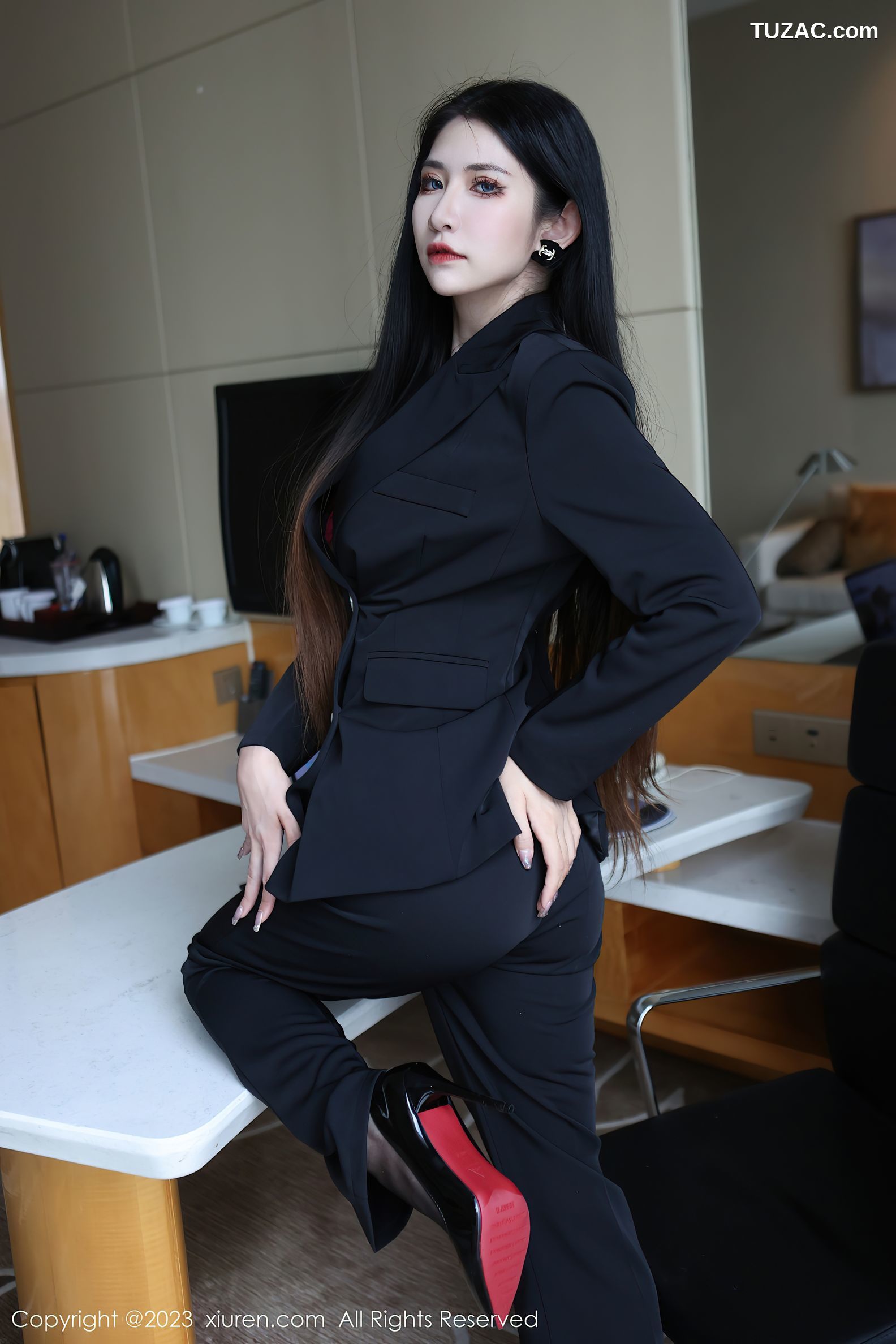 XiuRen秀人网-6402-依娜Yina-深色西服红色蕾丝内衣-2023.03.13