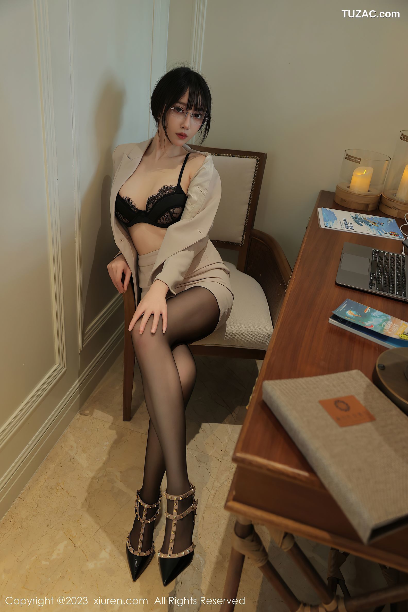 XiuRen秀人网-6428-玥儿玥er-浅色Ol服饰黑色蕾丝内衣超薄黑丝-2023.03.17