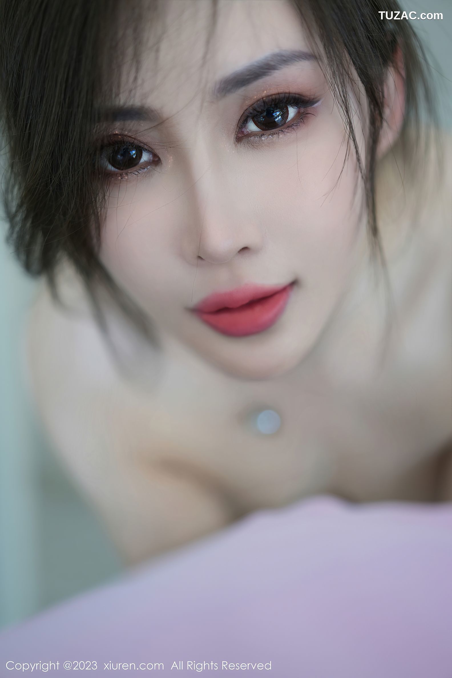 XiuRen秀人网-6429-Carol周妍希-灰色肩连衣短裙-2023.03.17