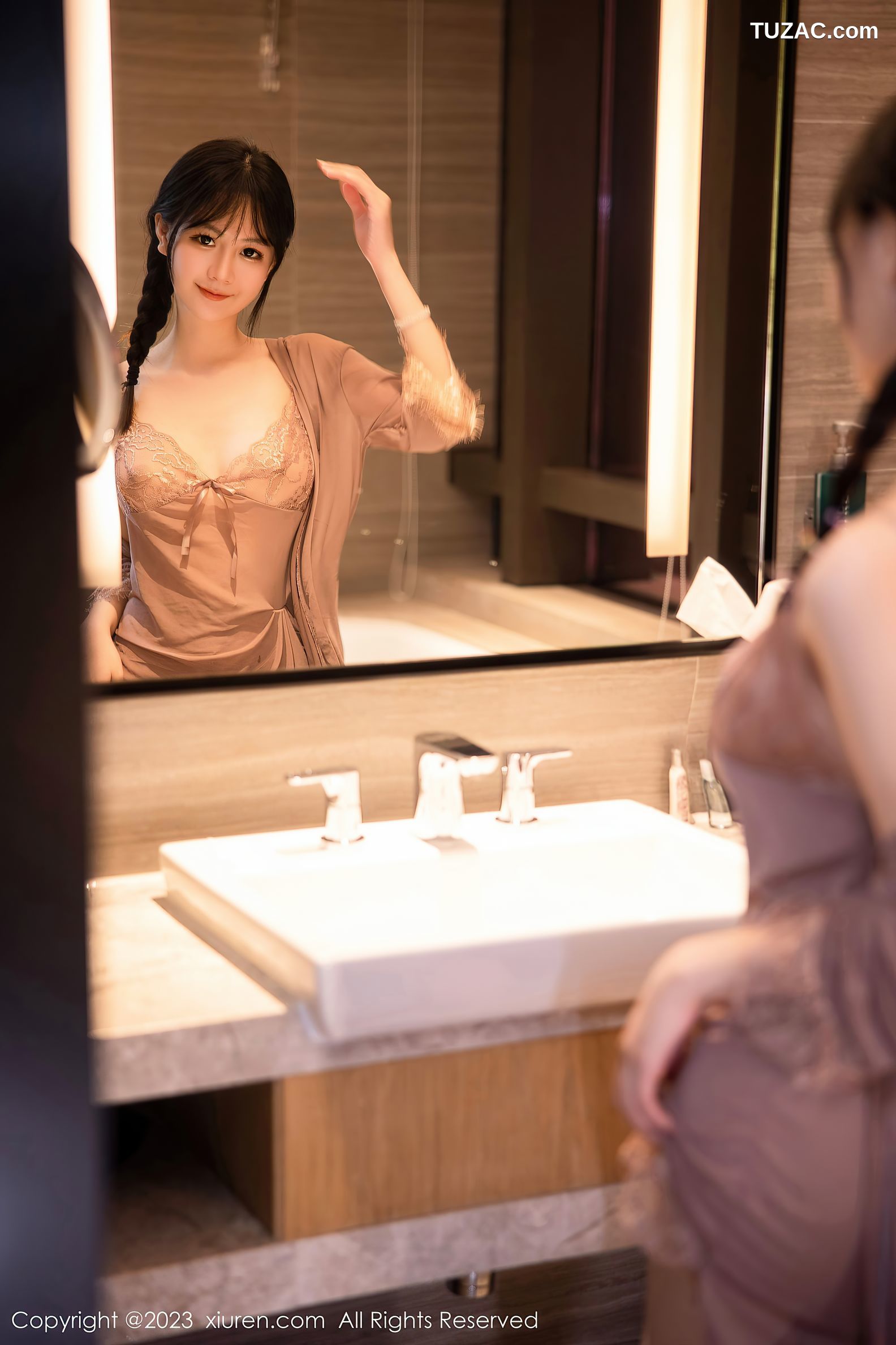 XiuRen秀人网-6558-谢小蒽-浴室红灰色轻透薄纱睡裙超薄肉丝湿身-2023.04.11