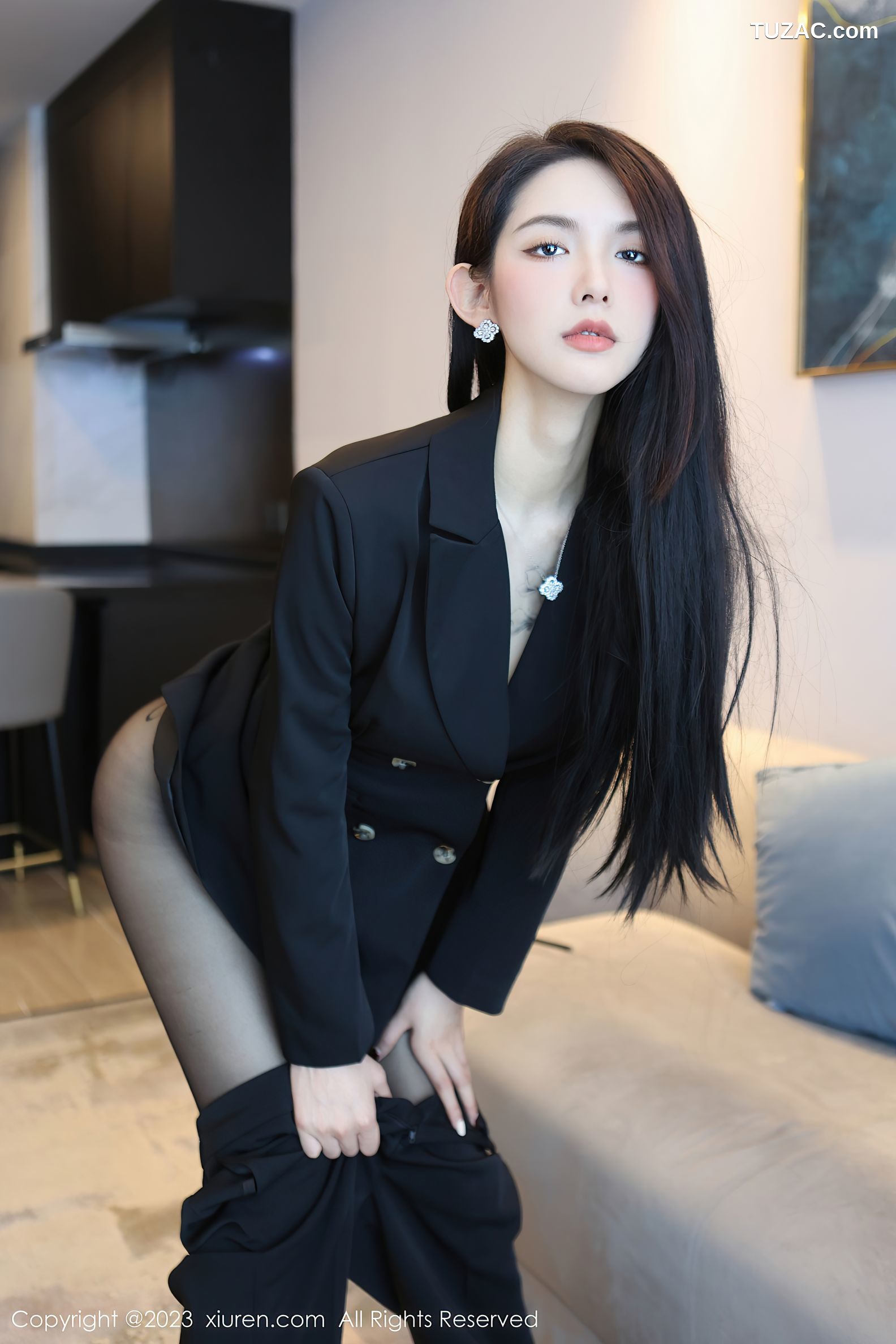 XiuRen秀人网-6576-乔一一-深色服饰灰色蕾丝内衣超薄黑丝-2023.04.14