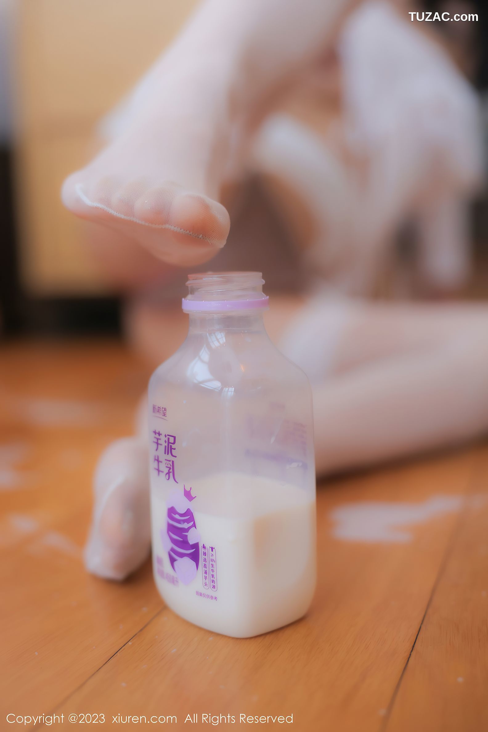 XiuRen秀人网-6630-Lingyu69-白色服饰白丝吊带袜-2023.04.25