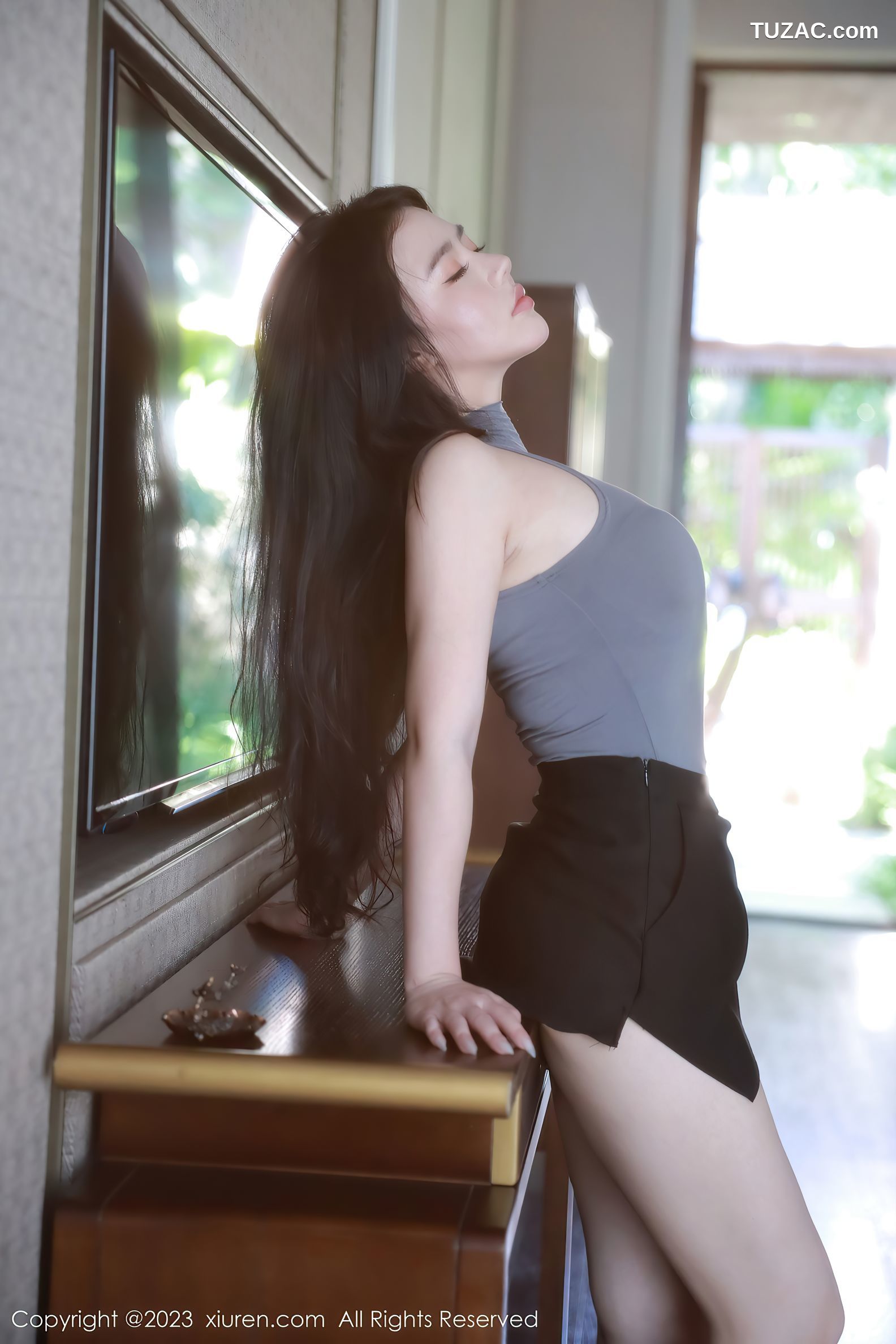 XiuRen秀人网-6648-玛鲁娜Manuela-户外抹胸服-室内紧身衣-2023.04.27
