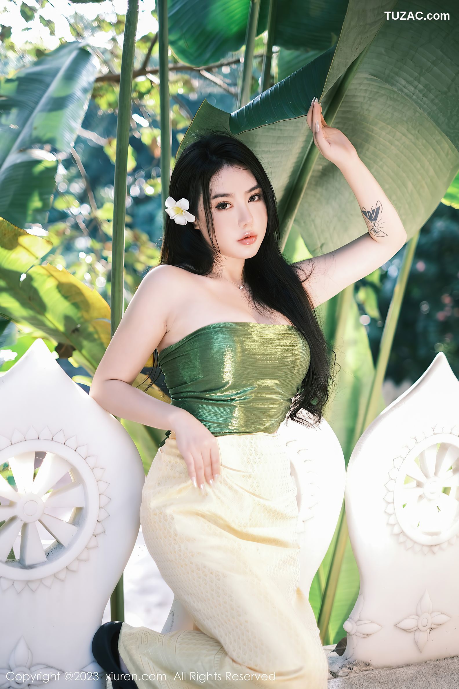 XiuRen秀人网-6648-玛鲁娜Manuela-户外抹胸服-室内紧身衣-2023.04.27