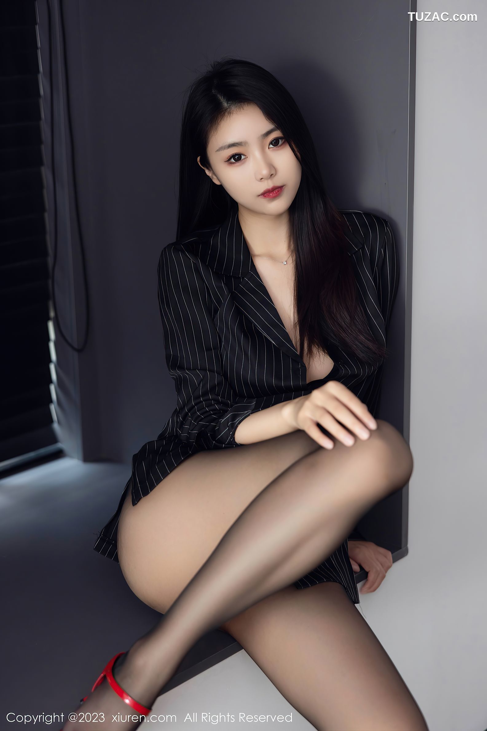 XiuRen秀人网-6677-可乐Vicky-黑色条纹上衣超薄黑丝-2023.05.05