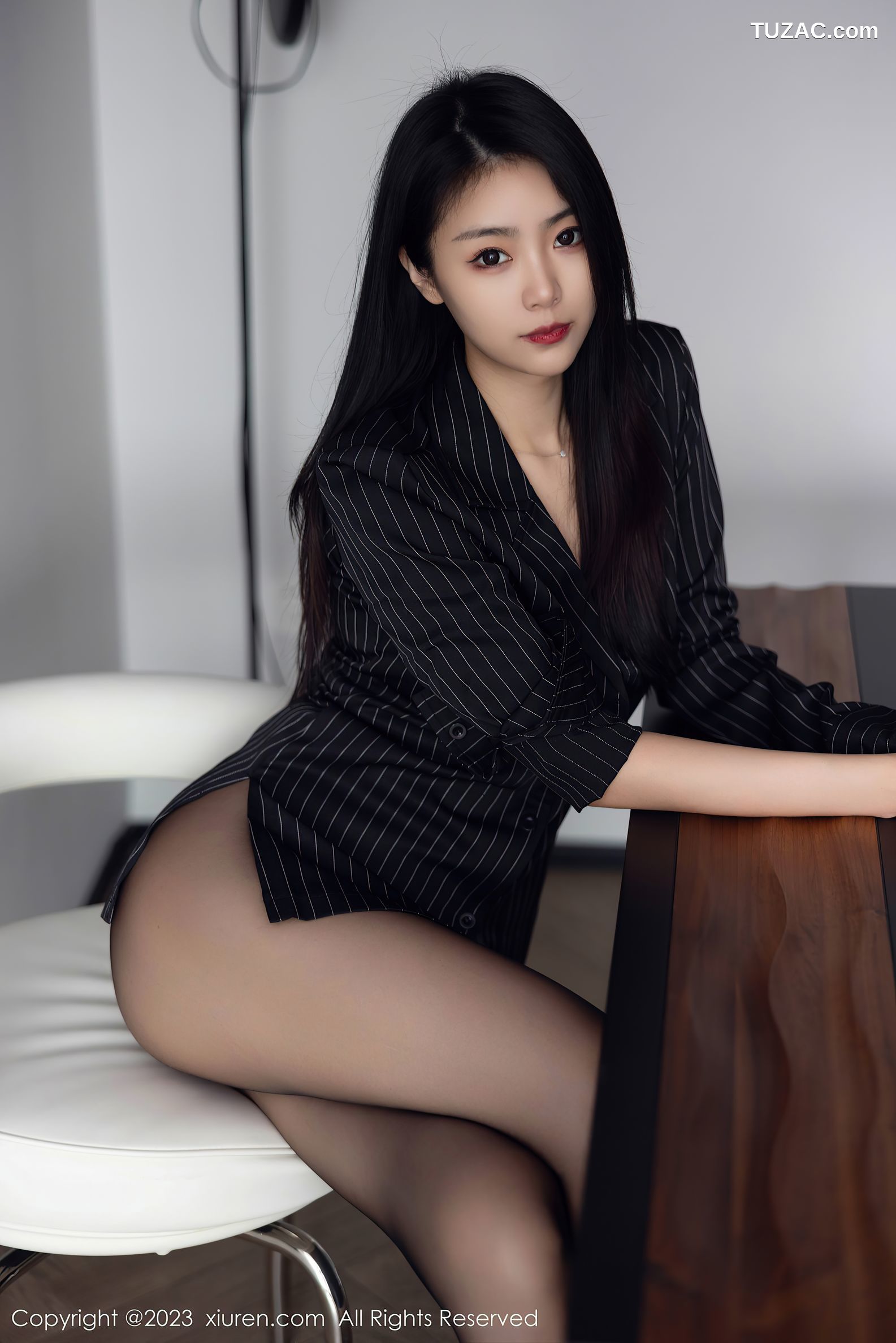 XiuRen秀人网-6677-可乐Vicky-黑色条纹上衣超薄黑丝-2023.05.05